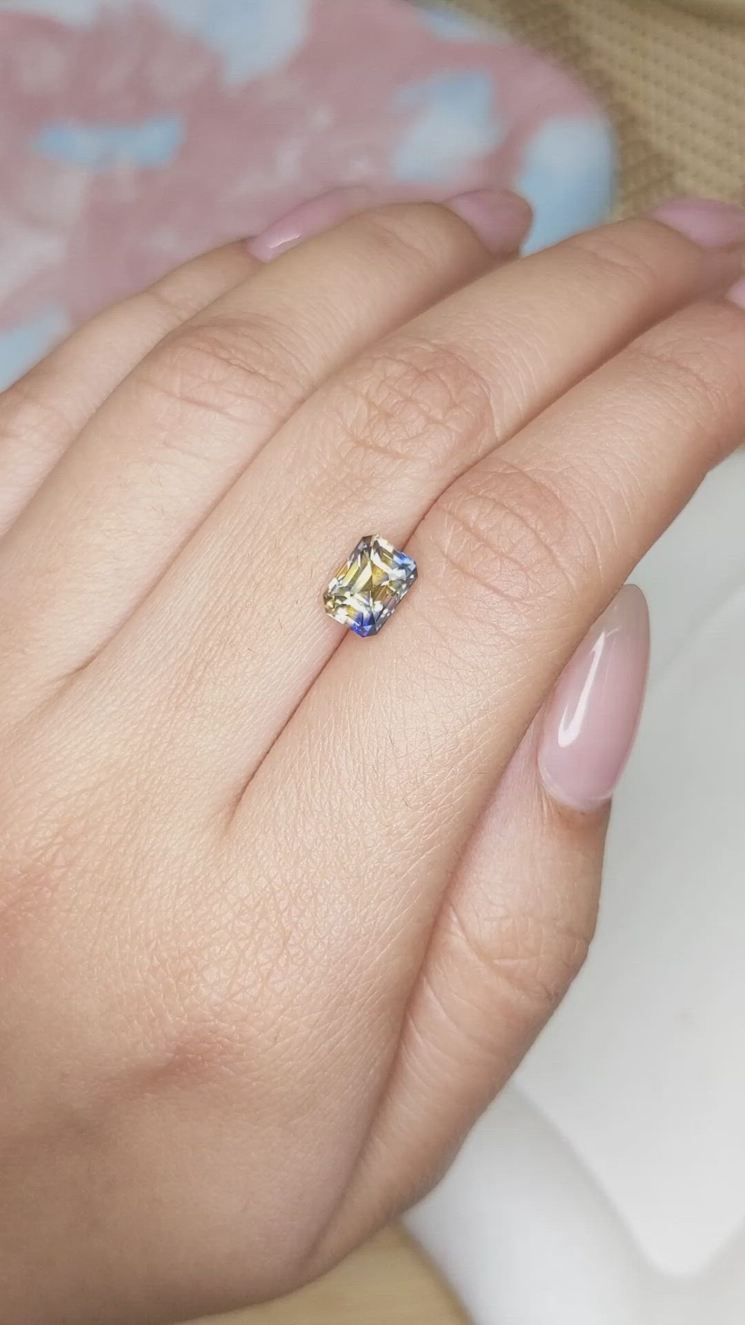 2.30 Ct. Bi Color Sapphire from Ceylon (Sri Lanka) Size Video