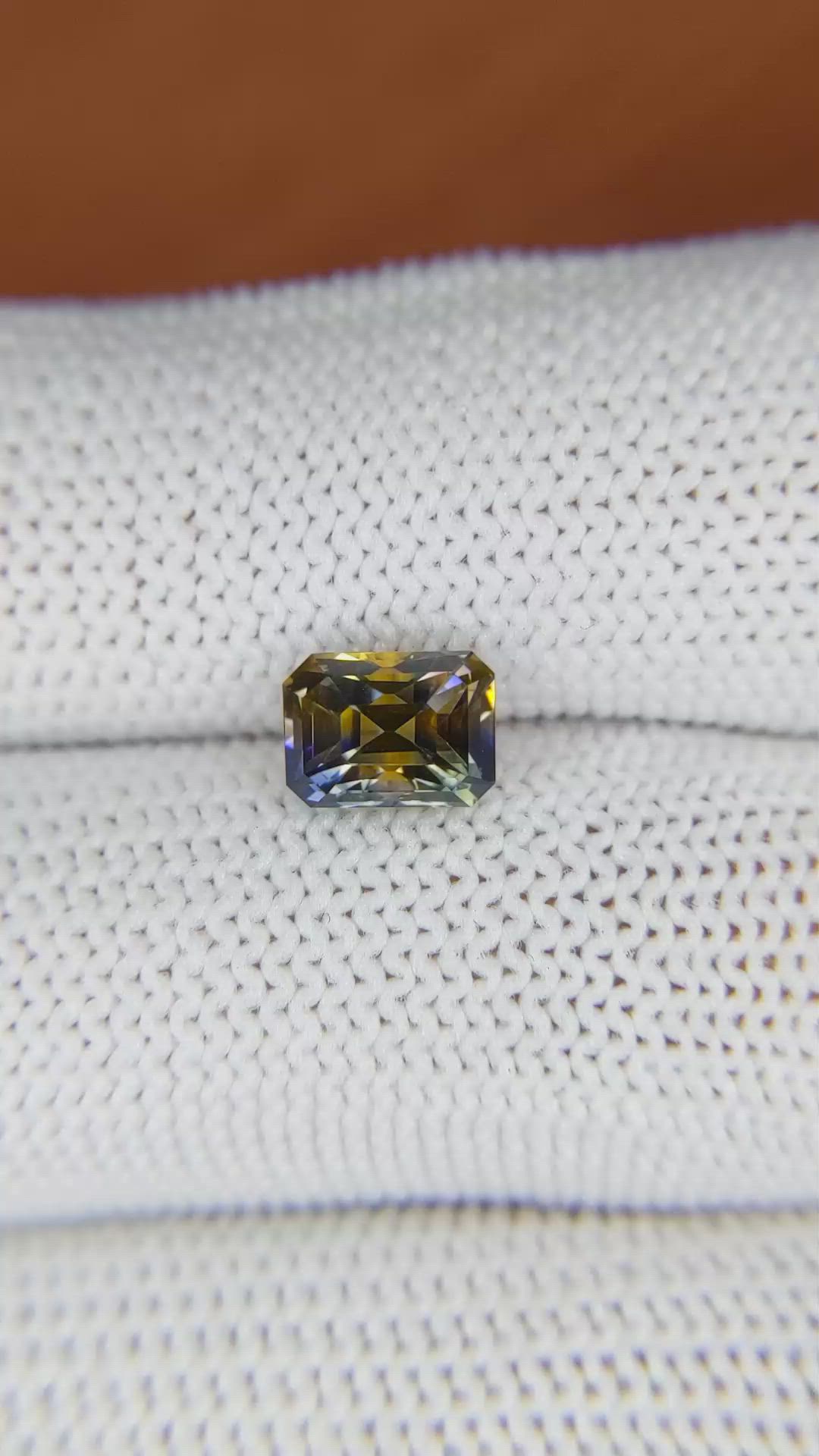 2.30 Ct. Bi Color Sapphire from Ceylon (Sri Lanka) Size Video