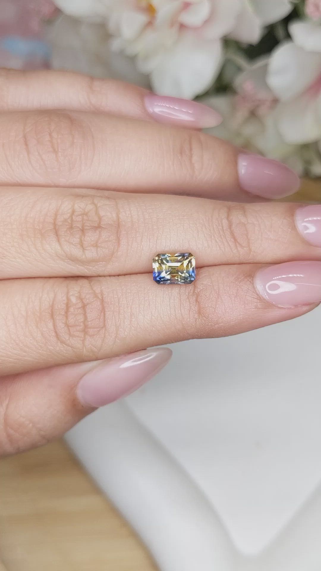 2.30 Ct. Bi Color Sapphire from Ceylon (Sri Lanka) Size Video