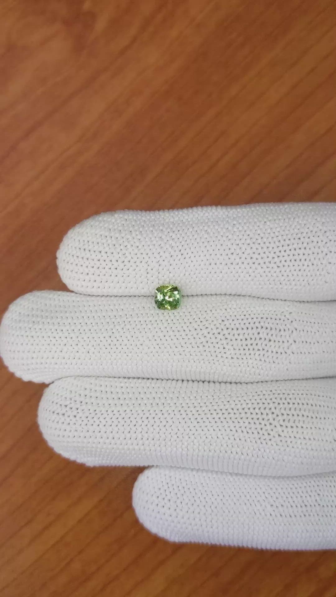 0.80 Ct. Yellowish Green Sapphire from Ceylon (Sri Lanka) Size Video