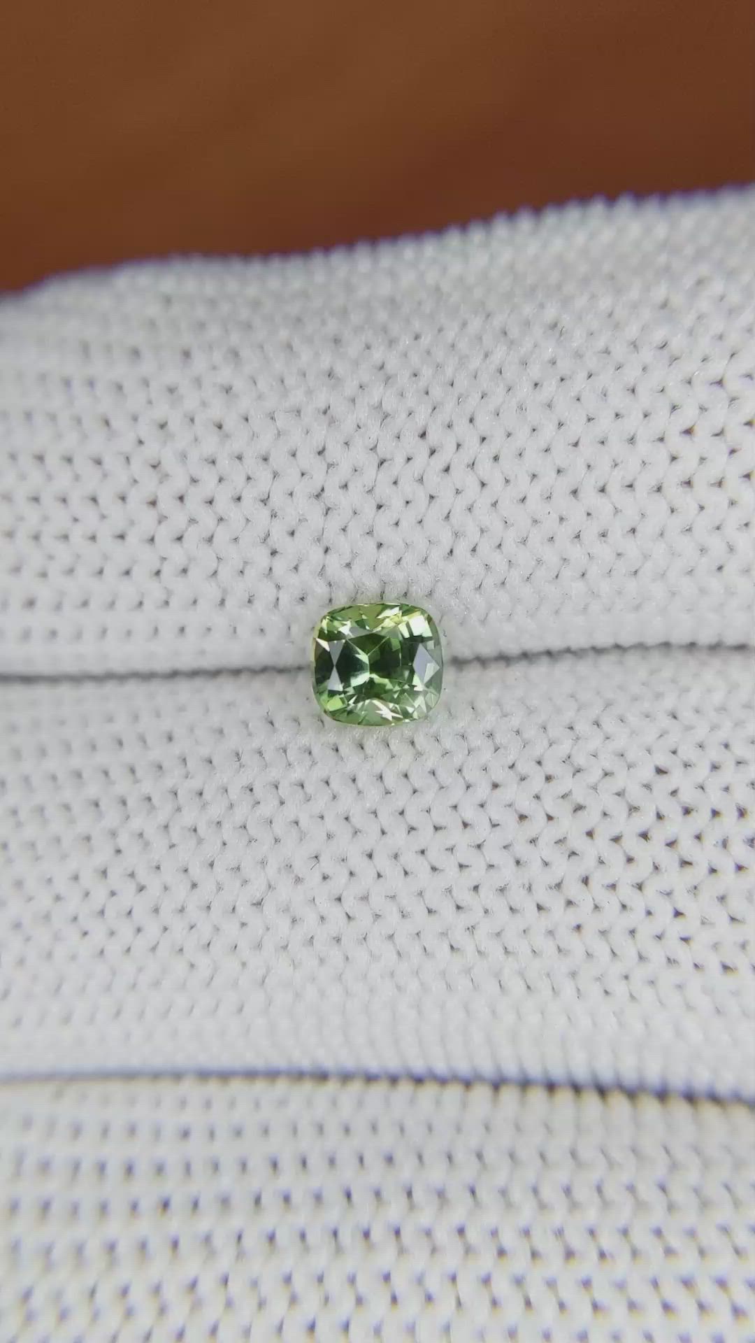 0.80 Ct. Yellowish Green Sapphire from Ceylon (Sri Lanka) Size Video