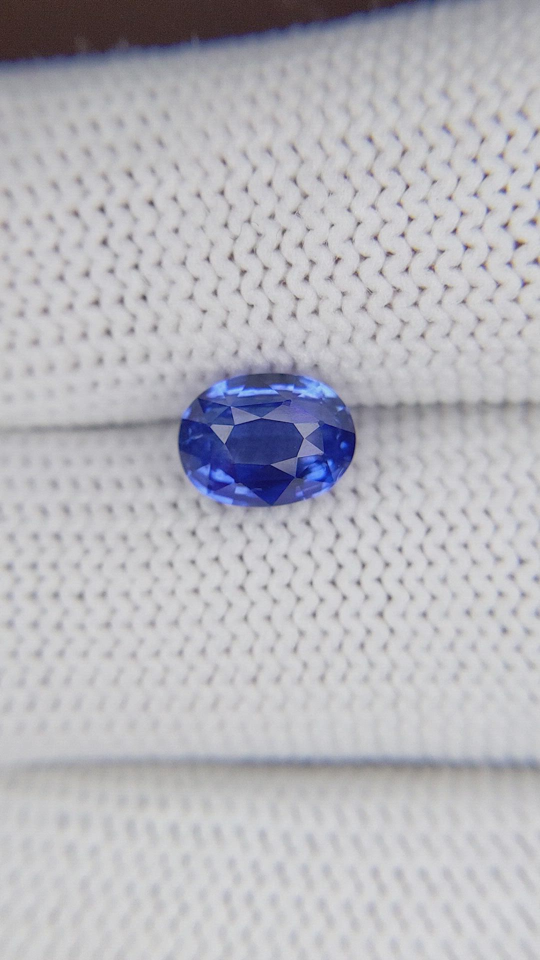 2.56 Ct. Blue Sapphire from Ceylon (Sri Lanka) Size Video