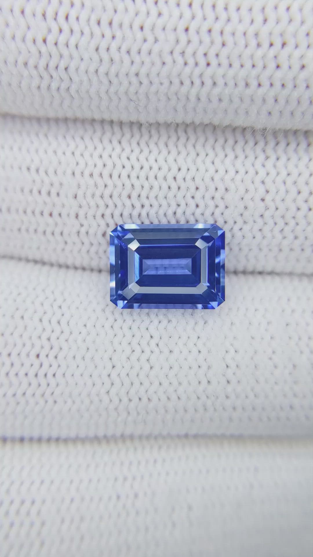 4.68 Ct. Blue Sapphire from Ceylon (Sri Lanka) Size Video