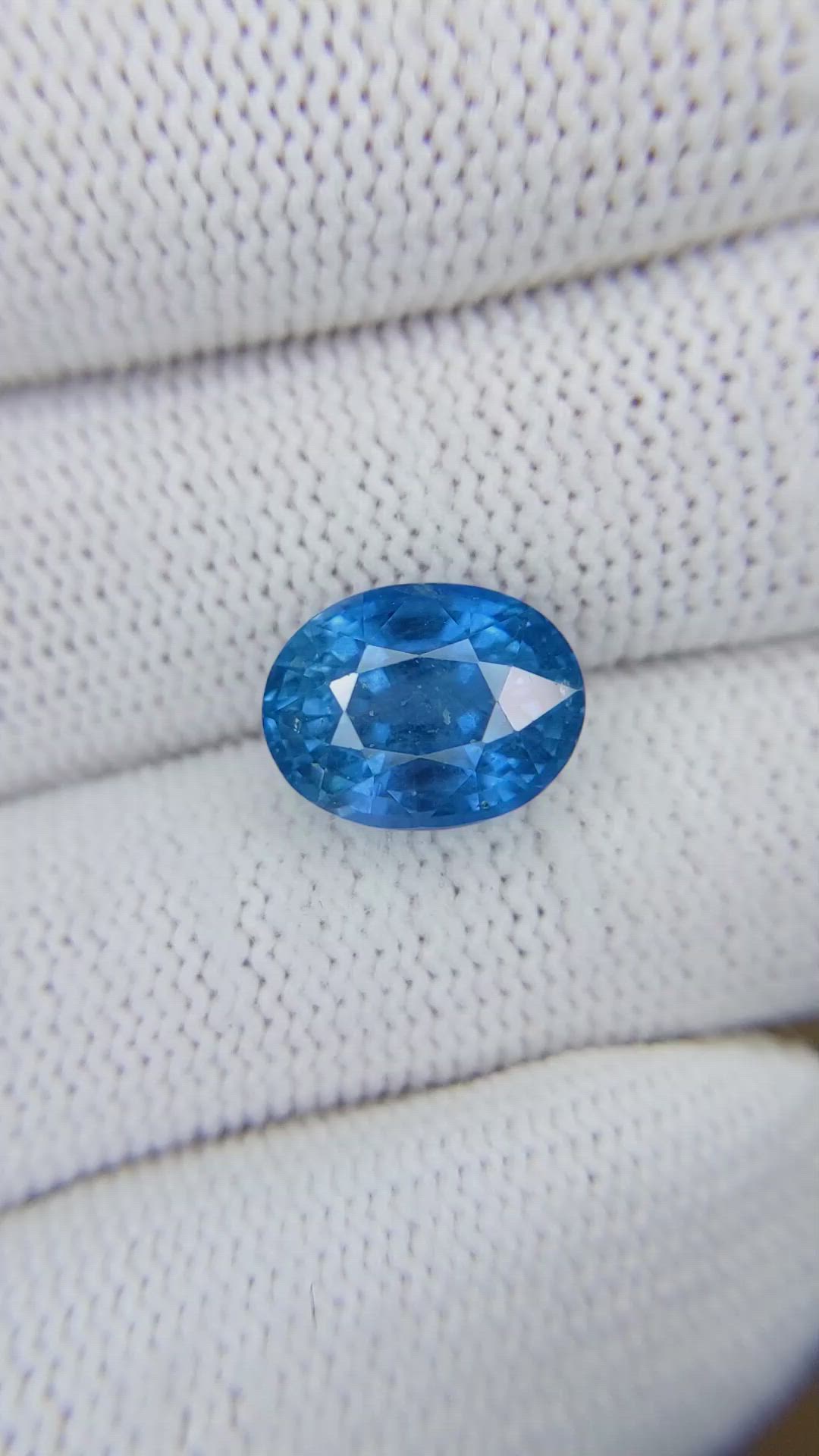 6.58 Ct. Blue Sapphire from Ceylon (Sri Lanka) Size Video