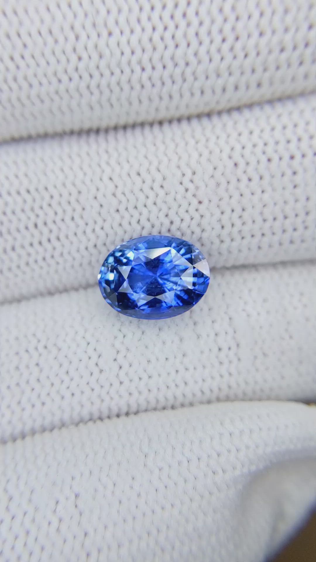 3.91 Ct. Blue Sapphire from Ceylon (Sri Lanka) Size Video