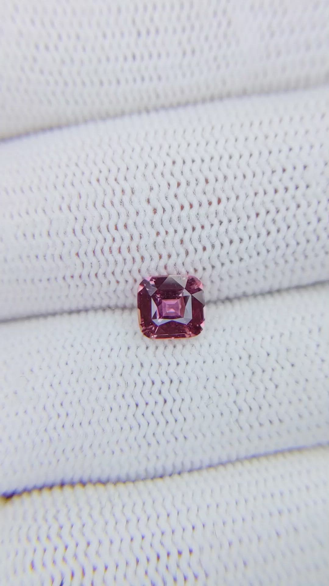 1.08 Ct. Padparadscha Sapphire from Ceylon (Sri Lanka) Size Video