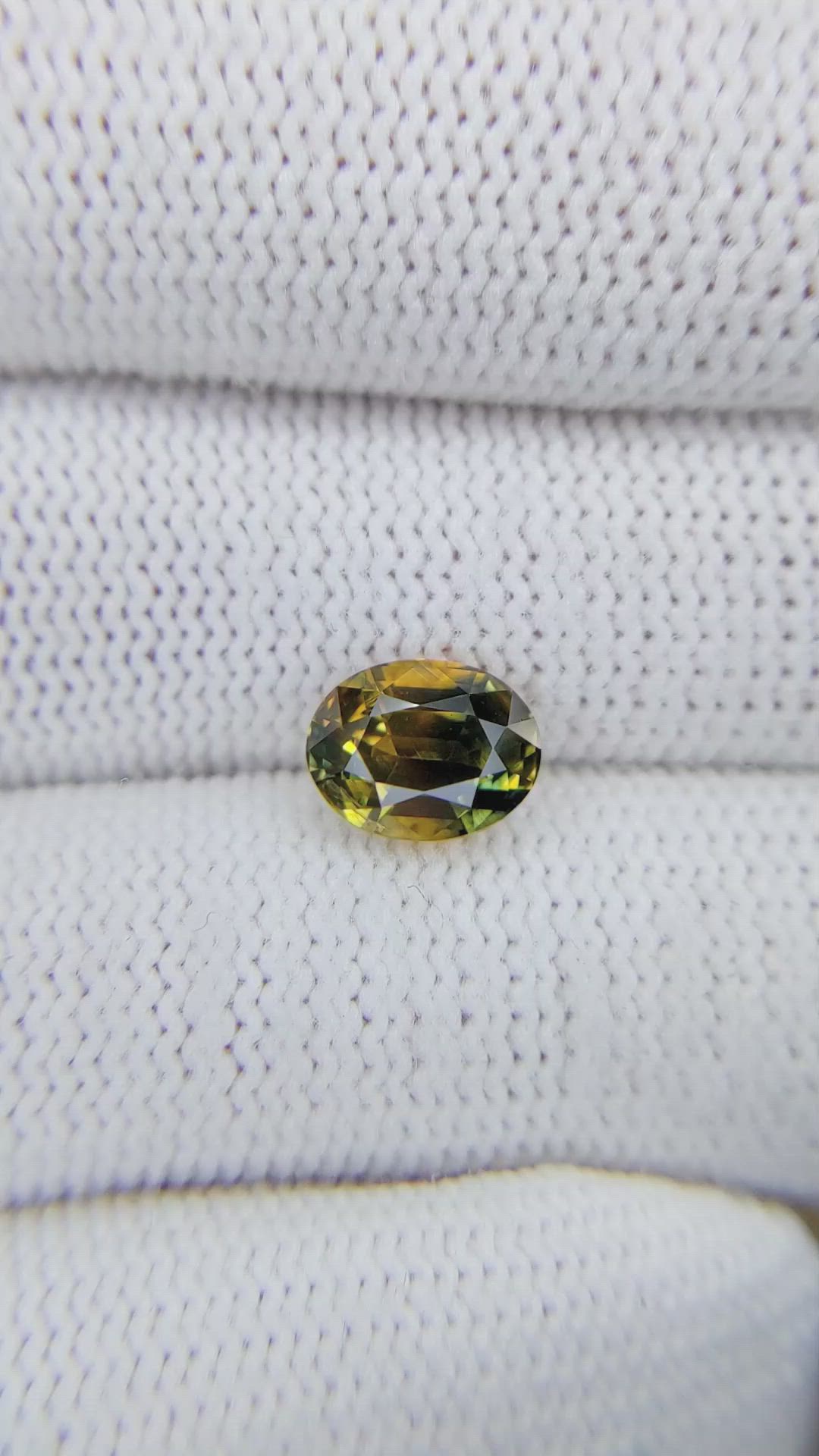 2.52 Ct. Bi Color Sapphire from Ceylon (Sri Lanka) Size Video