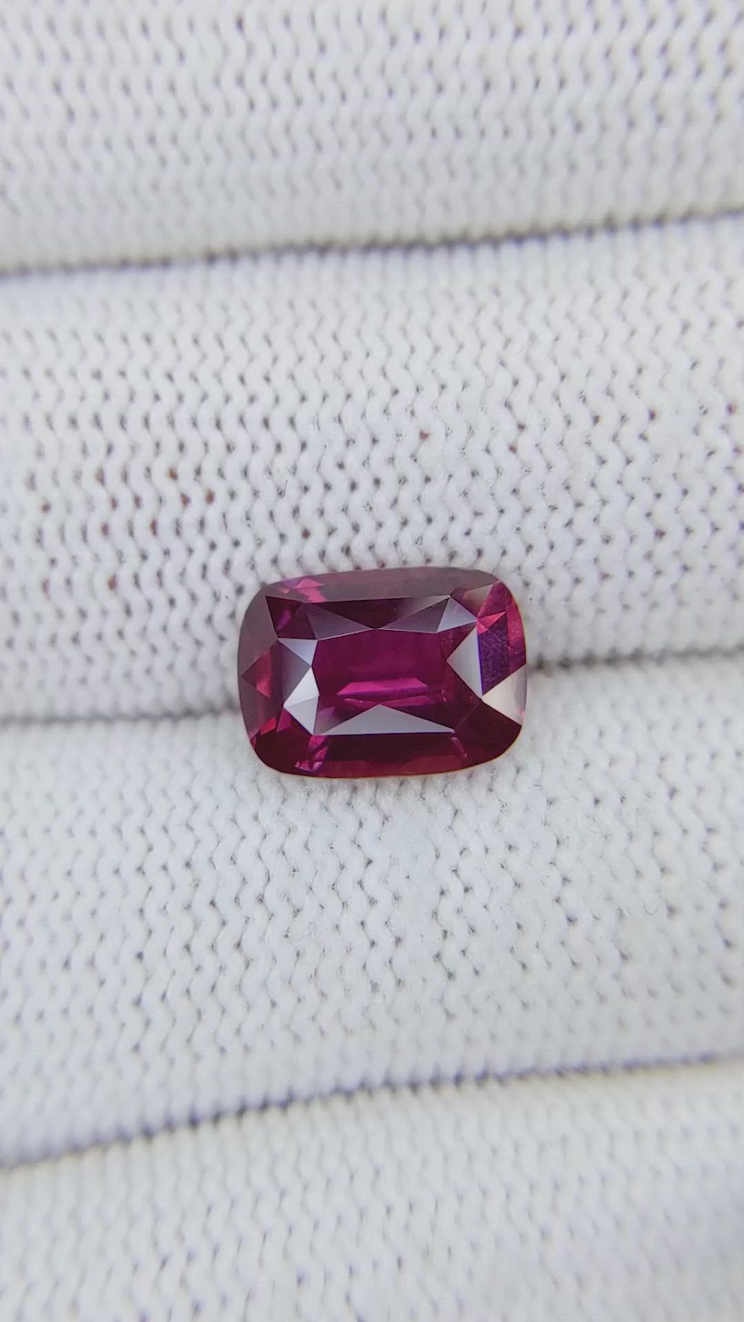 3.78 Ct. Purplish Pink Sapphire from Ceylon (Sri Lanka) Size Video