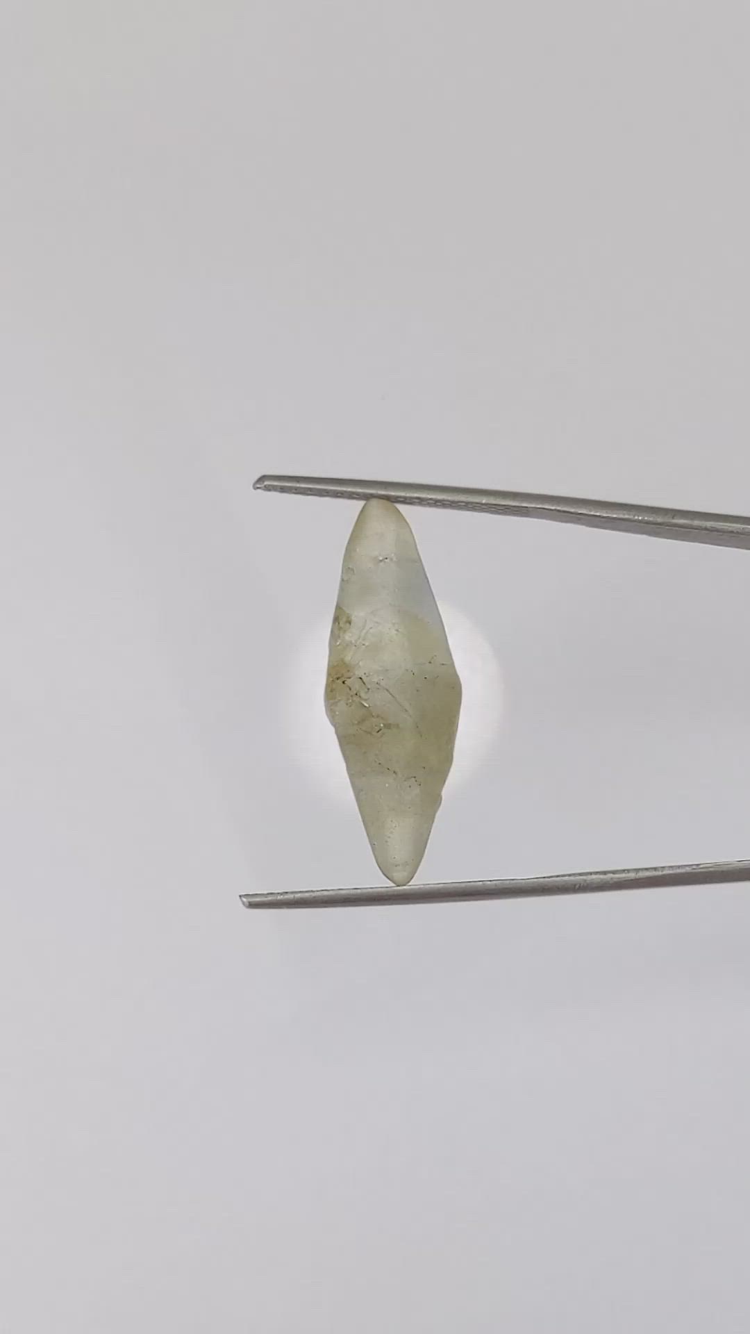 19.39 Ct. Yellow Sapphire Crystal from Ceylon (Sri Lanka) Size Video