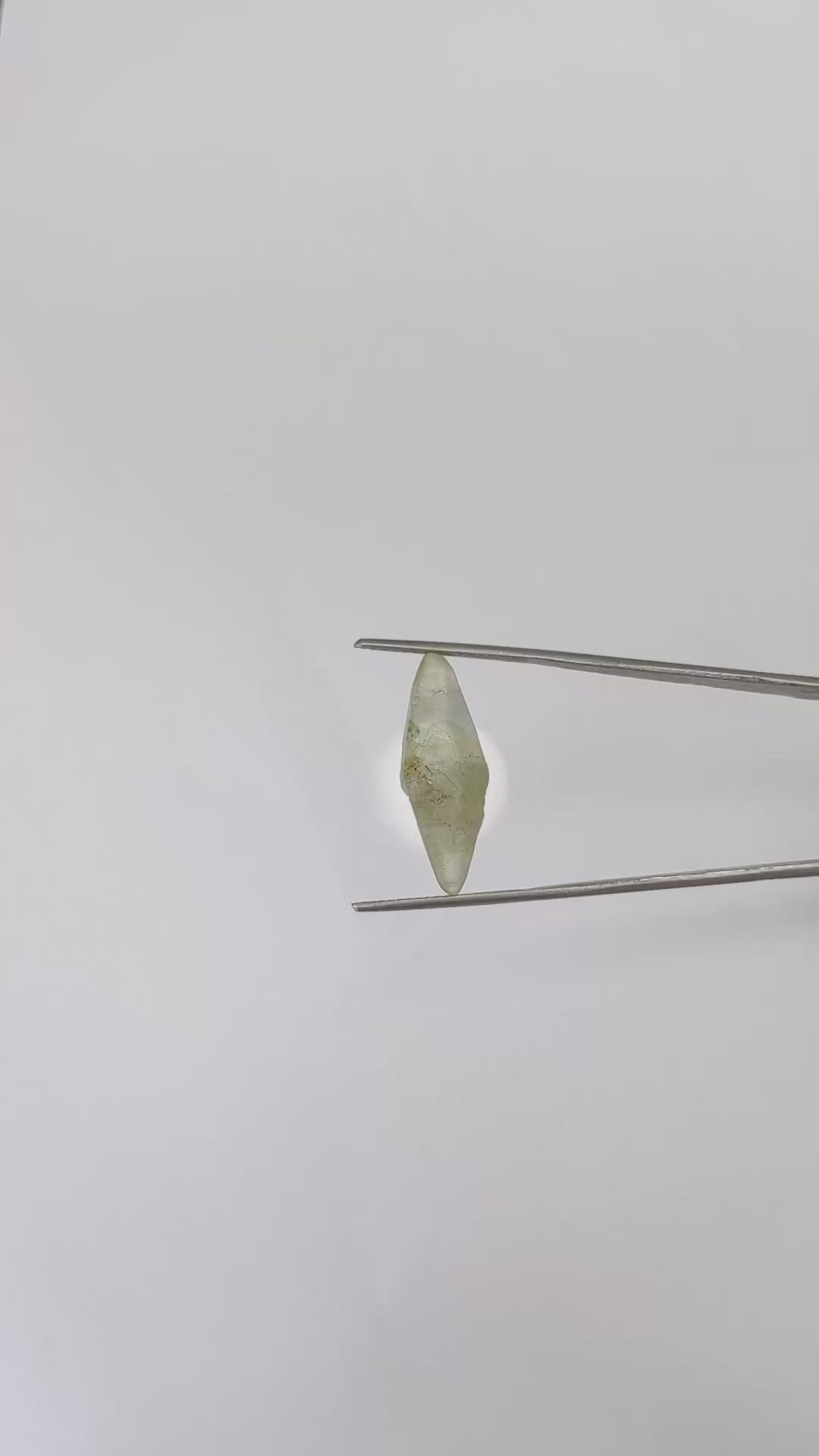 19.39 Ct. Yellow Sapphire Crystal from Ceylon (Sri Lanka) Size Video
