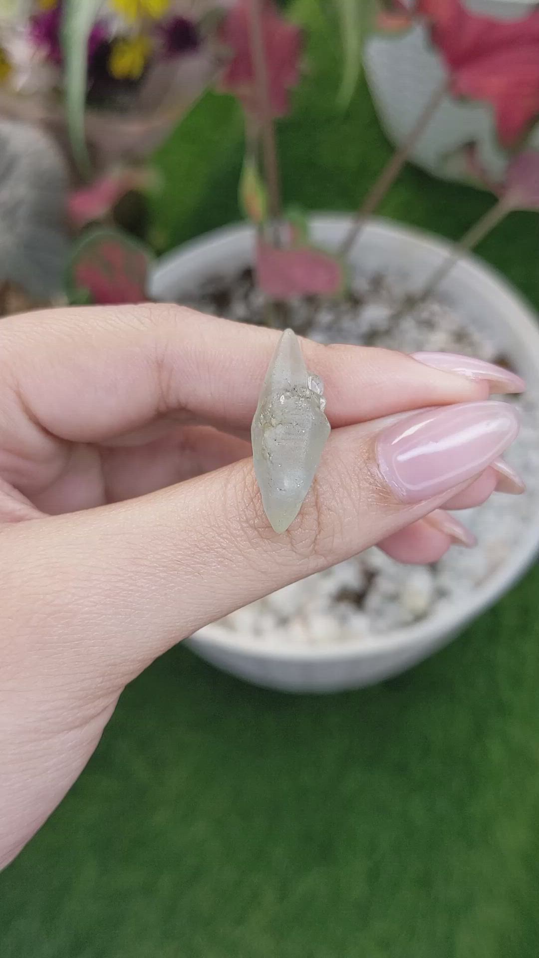 19.39 Ct. Yellow Sapphire Crystal from Ceylon (Sri Lanka) Size Video