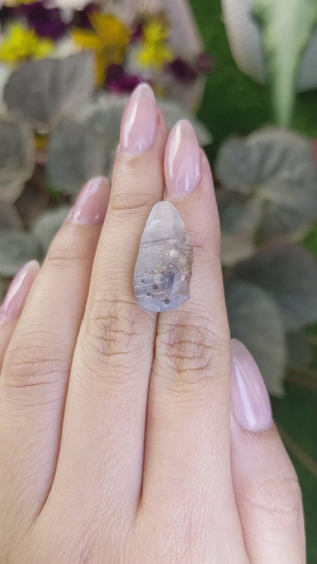 22.36 Ct. Bluish Grey Sapphire Crystal from Ceylon (Sri Lanka) Size Video