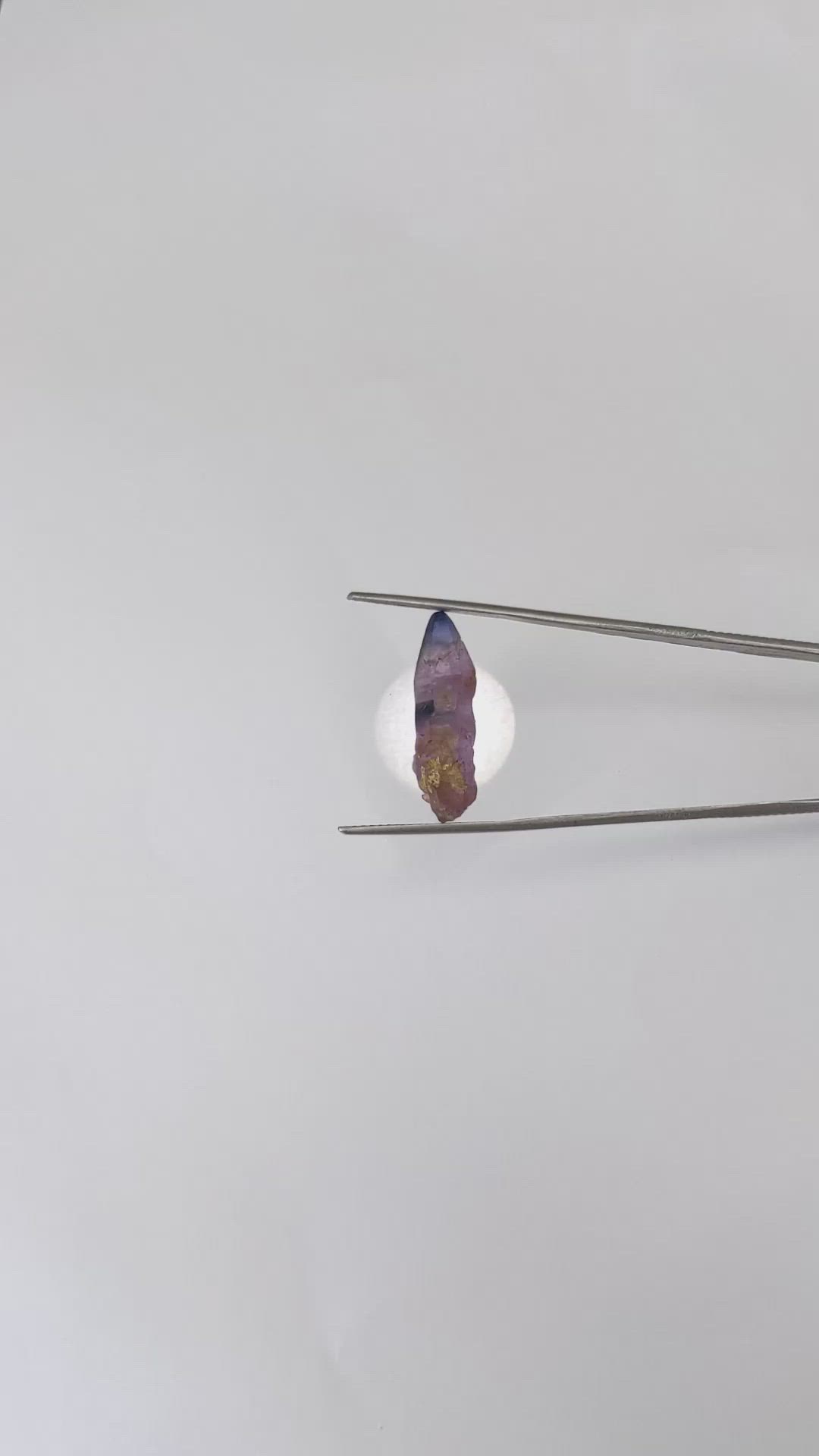 15.61 Ct. Bi Color / Parti Sapphire Crystal from Ceylon (Sri Lanka) Size Video