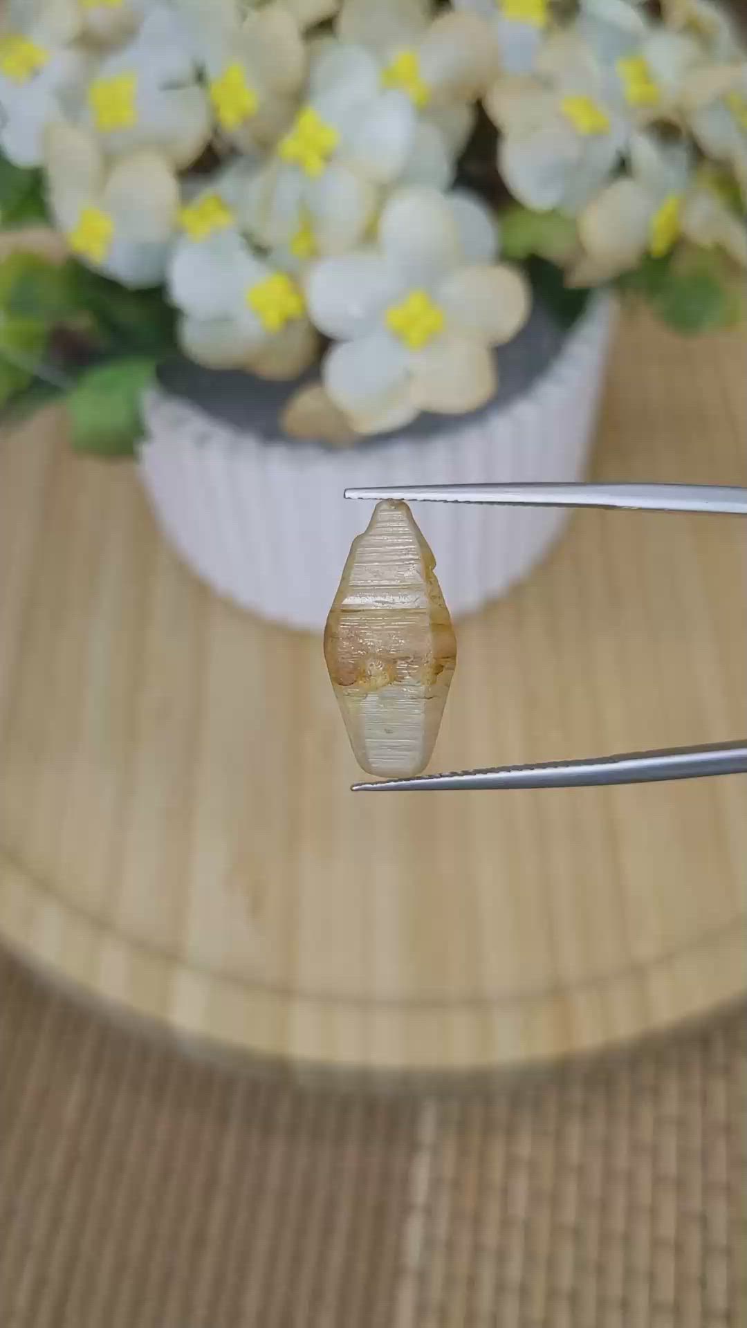 10.10 Ct. Yellow Sapphire Crystal from Ceylon (Sri Lanka) Size Video