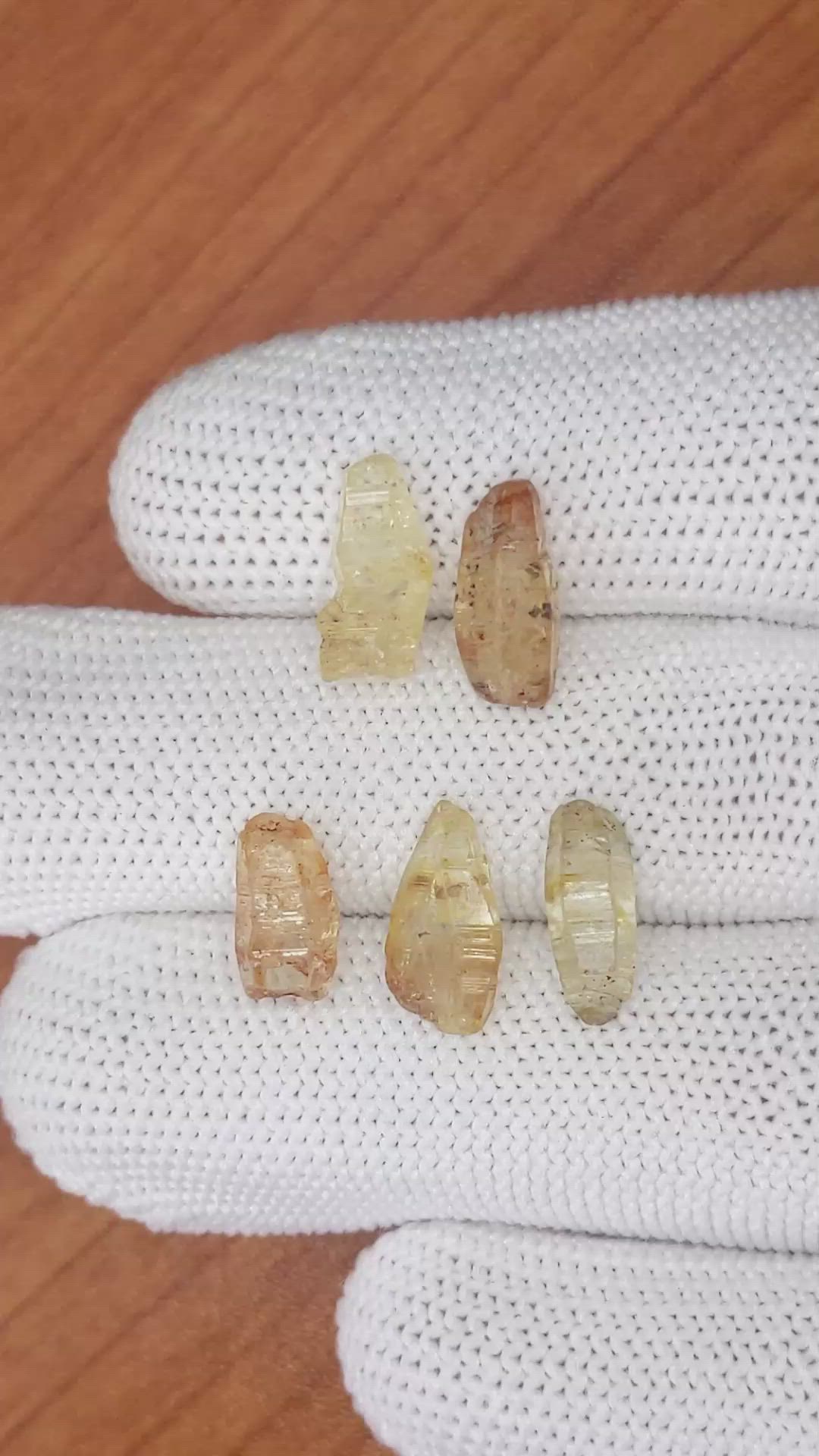 13.88 Ct. Yellowish Brown Sapphire Crystal from Ceylon (Sri Lanka) Size Video