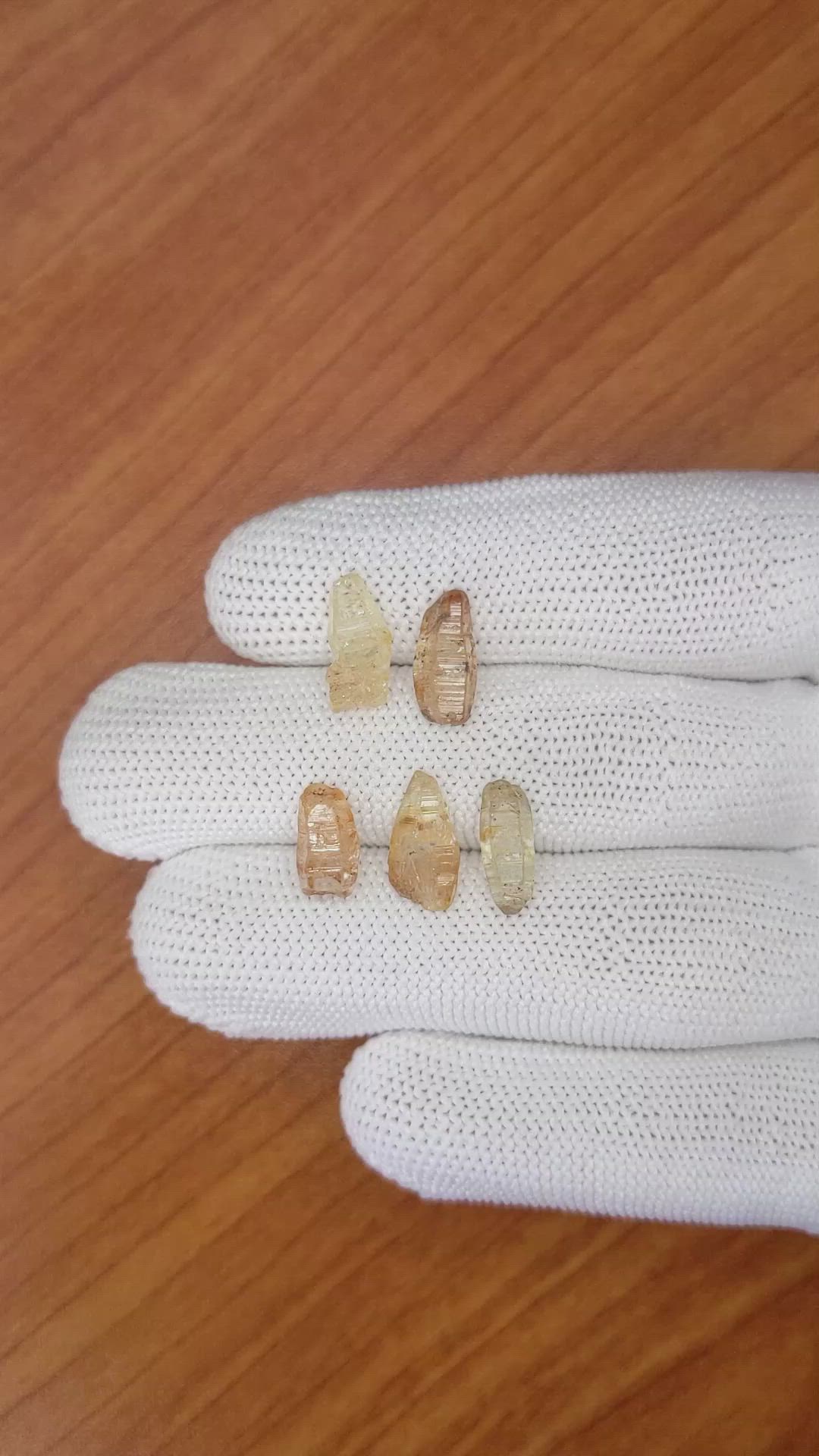 13.88 Ct. Yellowish Brown Sapphire Crystal from Ceylon (Sri Lanka) Size Video