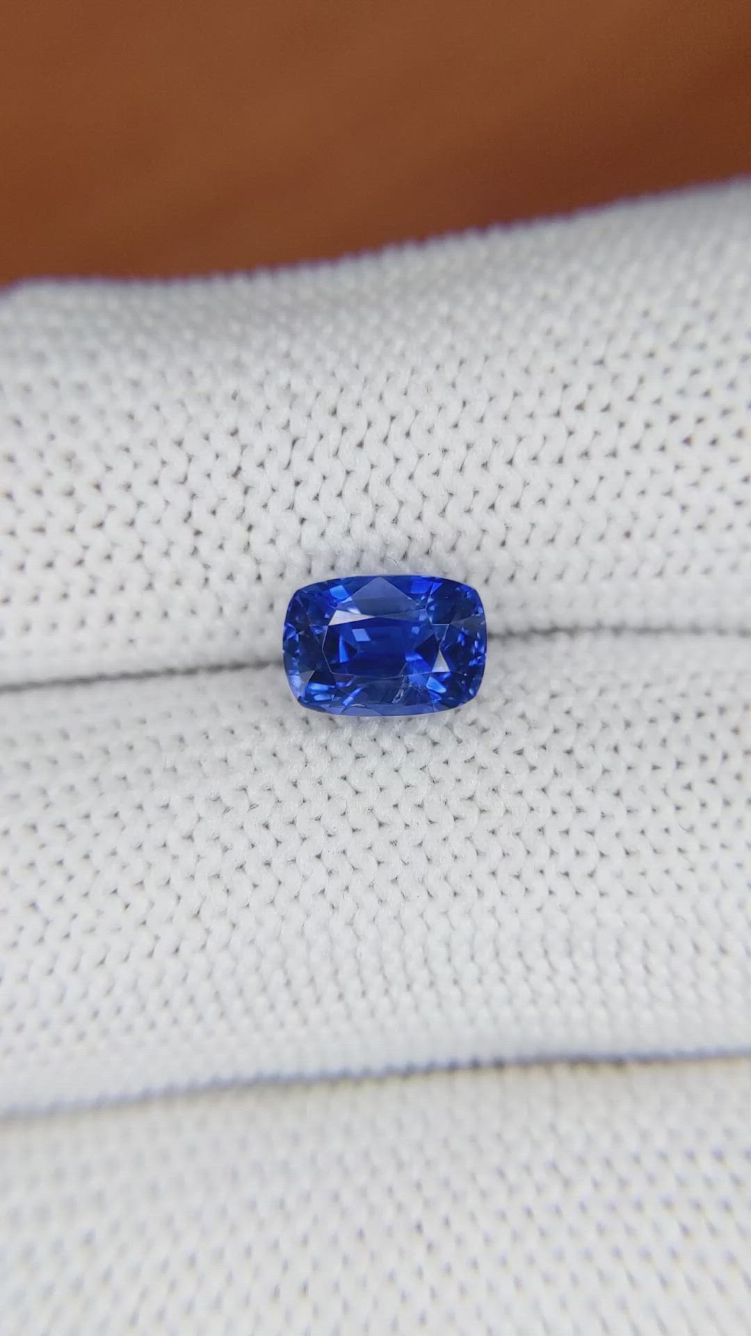2.53 Ct. Blue Sapphire from Ceylon (Sri Lanka) Size Video
