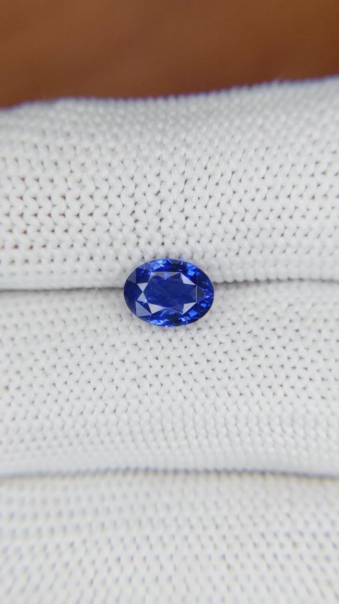 1.55 Ct. Blue Sapphire from Ceylon (Sri Lanka) Size Video