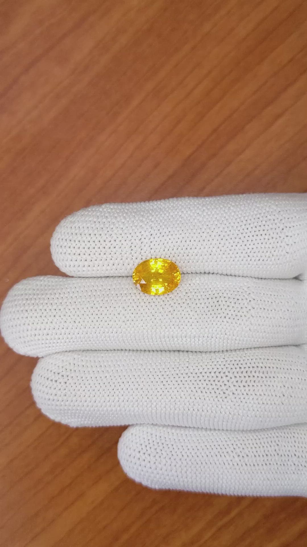3.04 Ct. Orangish Yellow Sapphire from Ceylon (Sri Lanka) Size Video