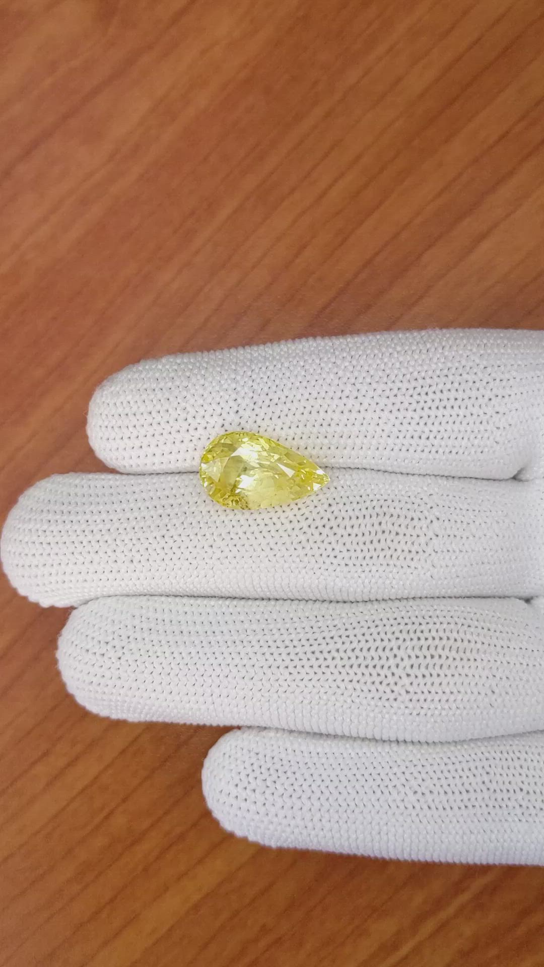 9.03 Ct. Yellow Sapphire from Ceylon (Sri Lanka) Size Video