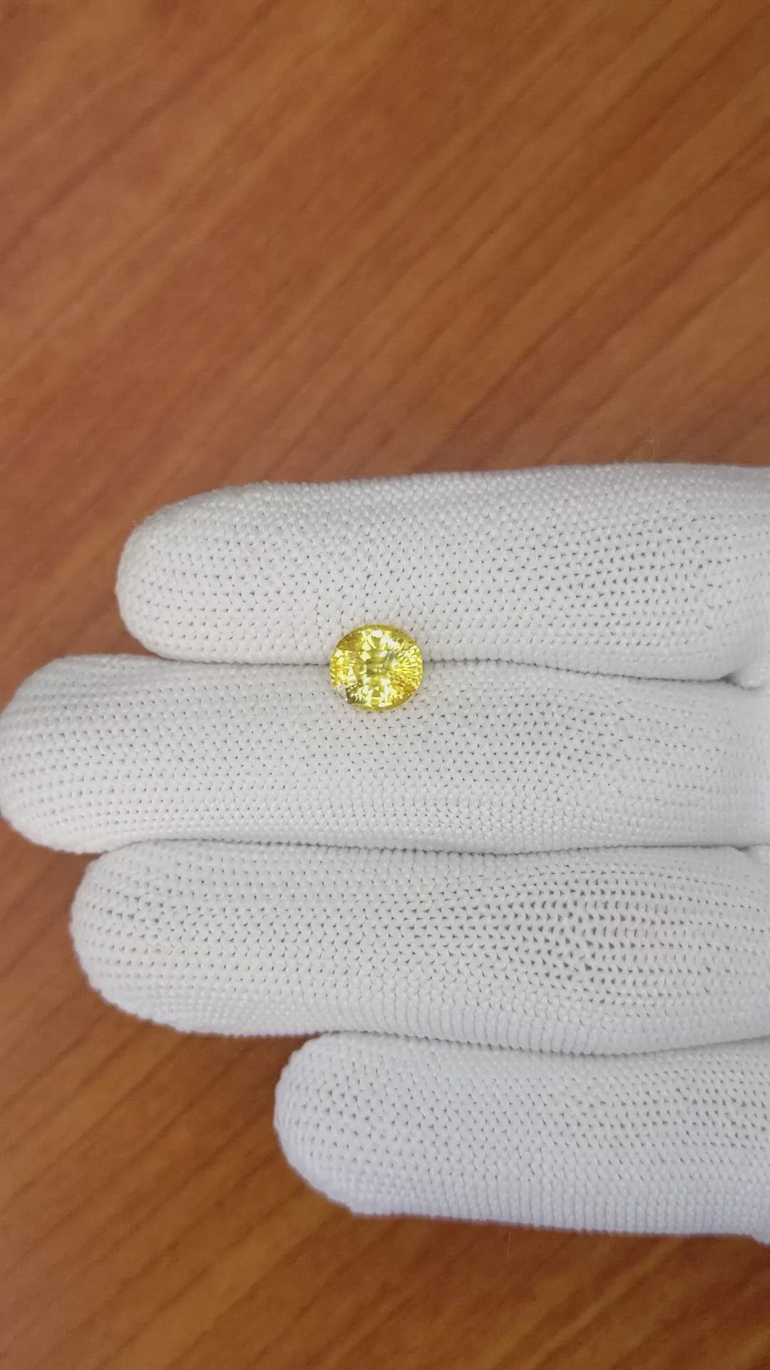 2.10 Ct. Yellow Sapphire from Ceylon (Sri Lanka) Size Video