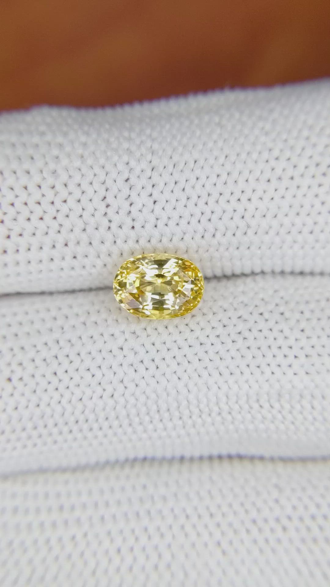 2.47 Ct. Orangish Yellow Sapphire from Ceylon (Sri Lanka) Size Video