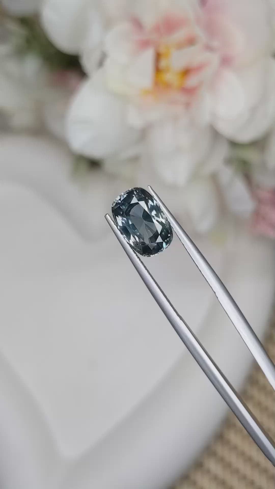4.17 Ct. Bluish Green Sapphire from Ceylon (Sri Lanka) Size Video