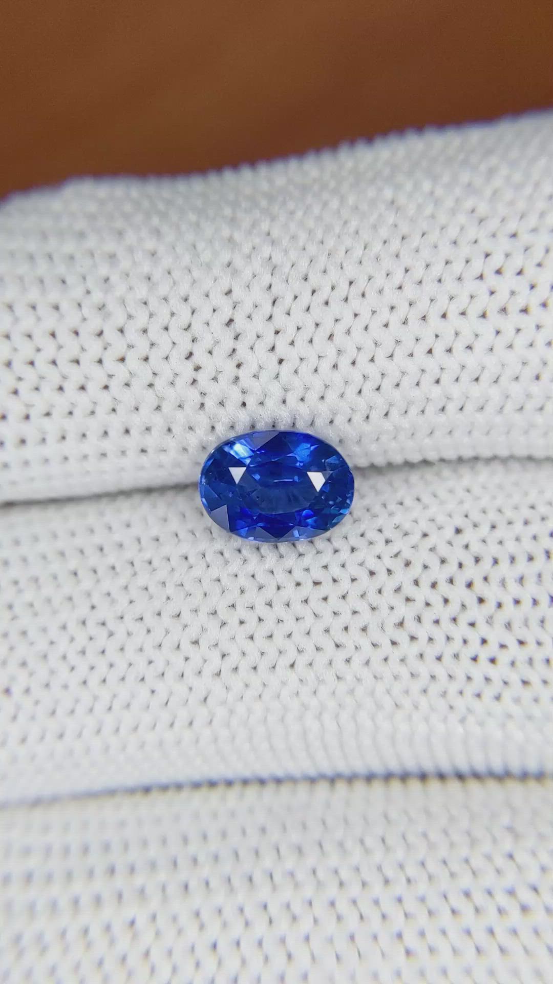 1.75 Ct. Blue Sapphire from Ceylon (Sri Lanka) Size Video