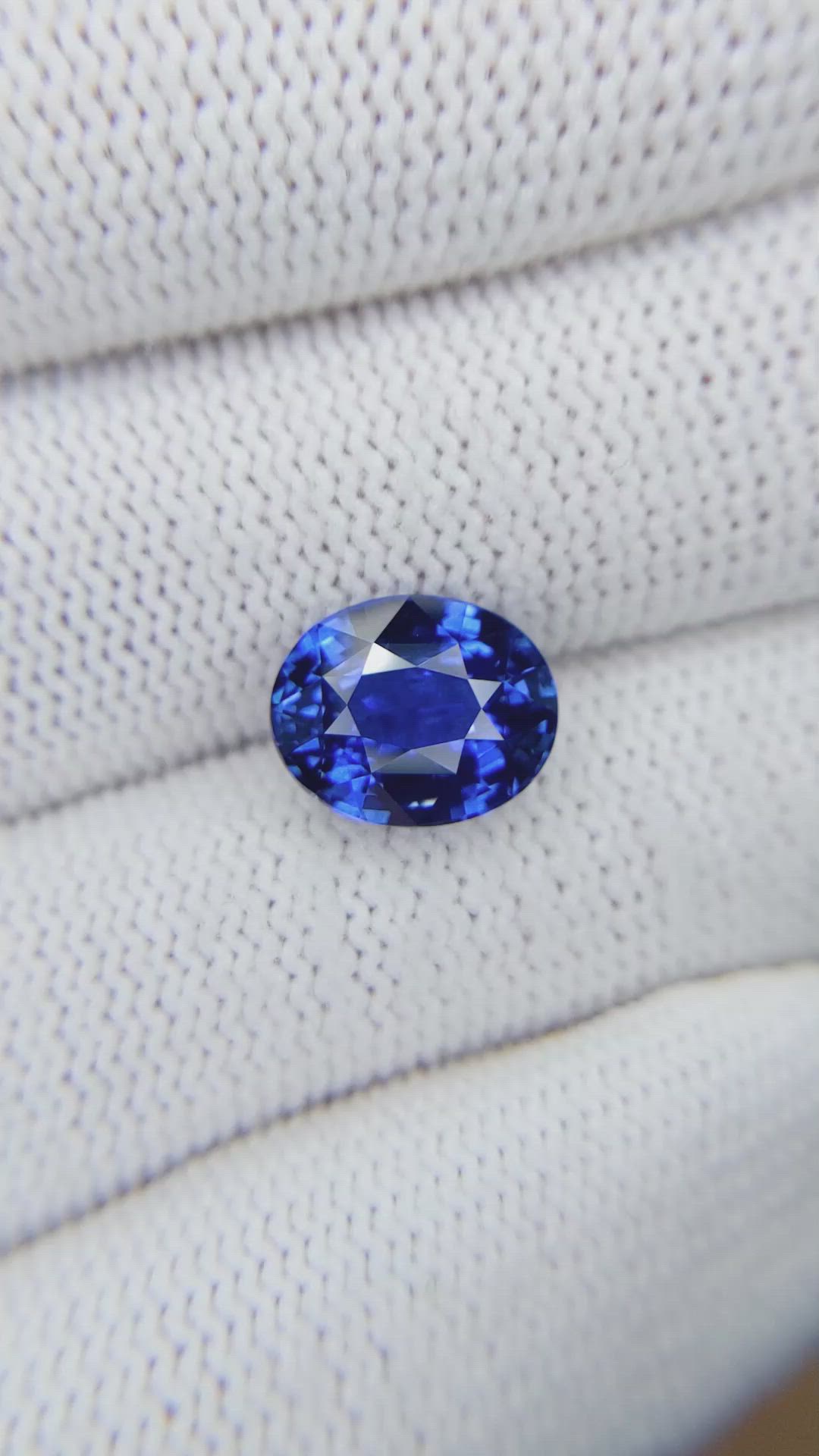 4.55 Ct. Blue Sapphire from Ceylon (Sri Lanka) Size Video