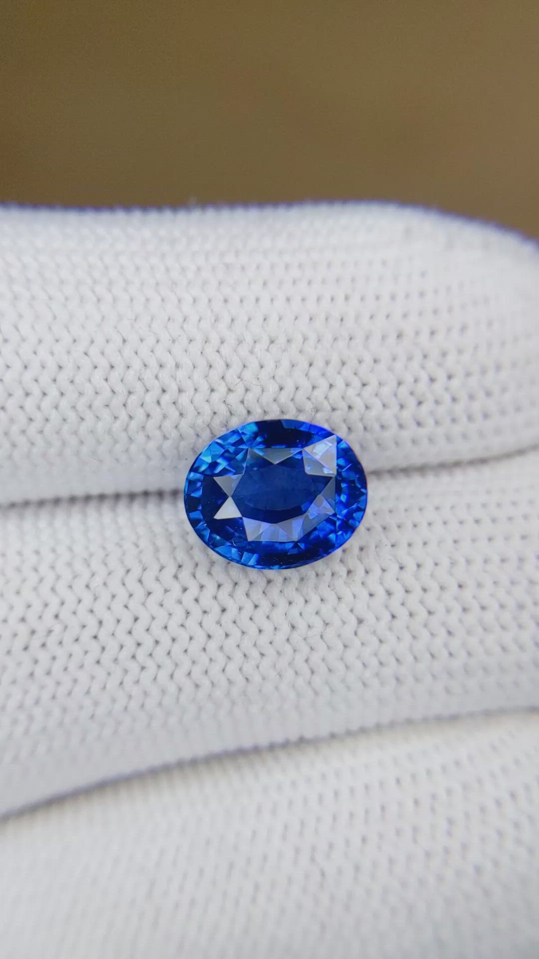 4.10 Ct. Blue Sapphire from Ceylon (Sri Lanka) Size Video