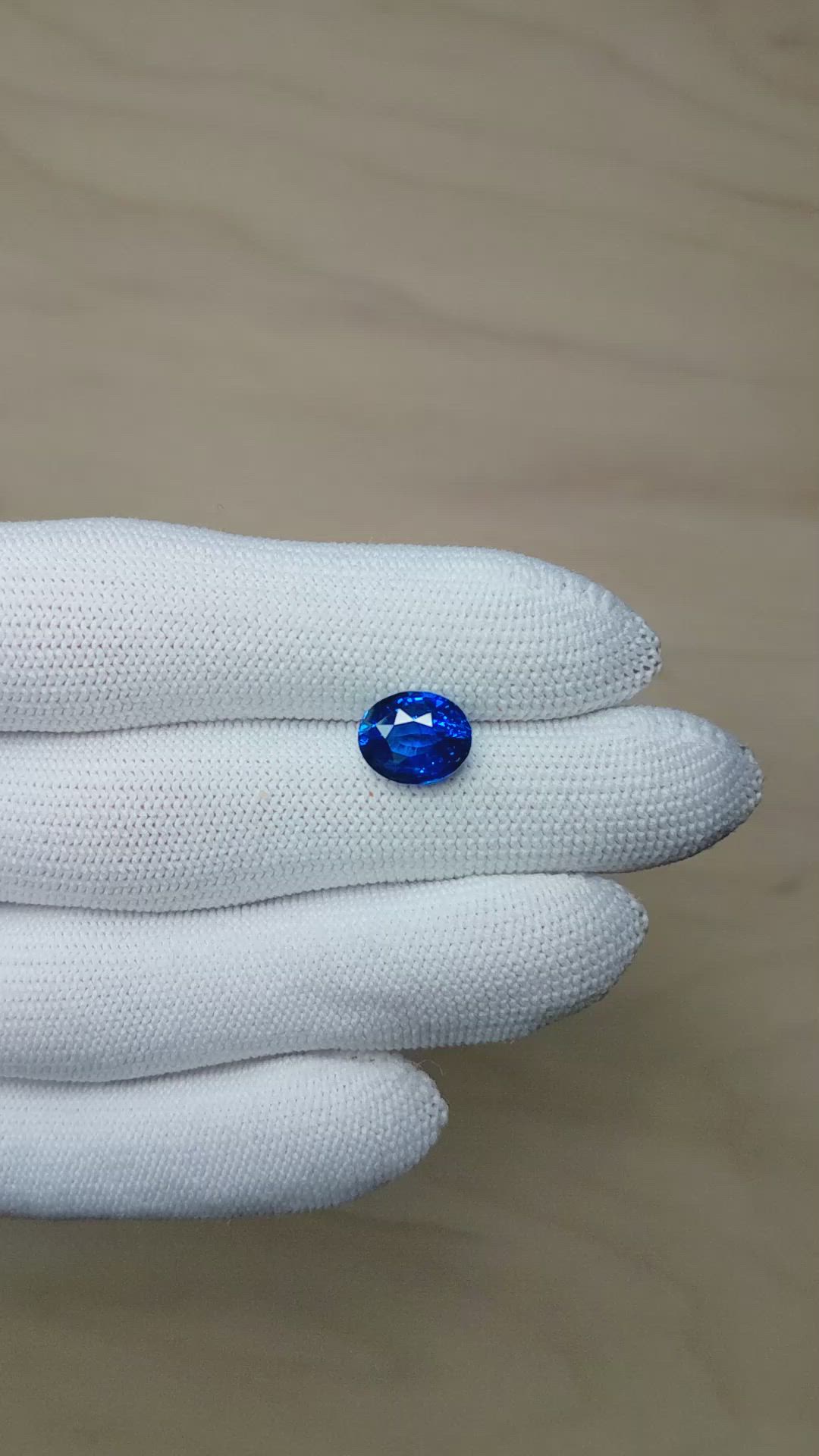 4.10 Ct. Blue Sapphire from Ceylon (Sri Lanka) Size Video