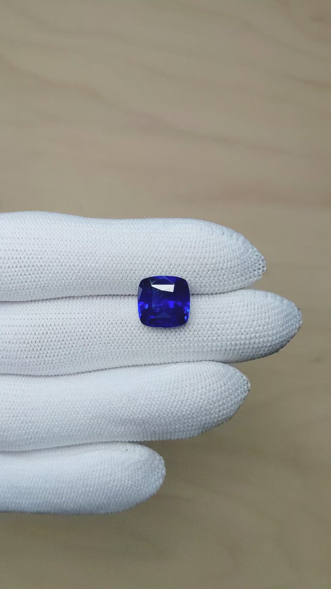 6.64 Ct. Blue Sapphire from Ceylon (Sri Lanka) Size Video