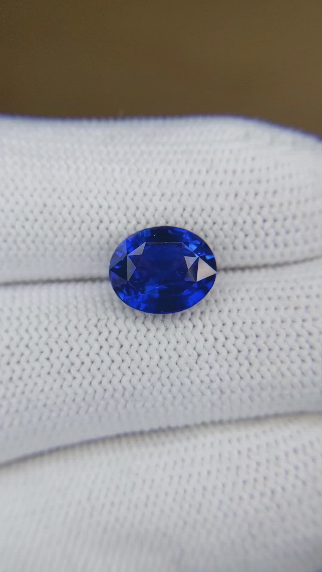 4.10 Ct. Blue Sapphire from Ceylon (Sri Lanka) Size Video