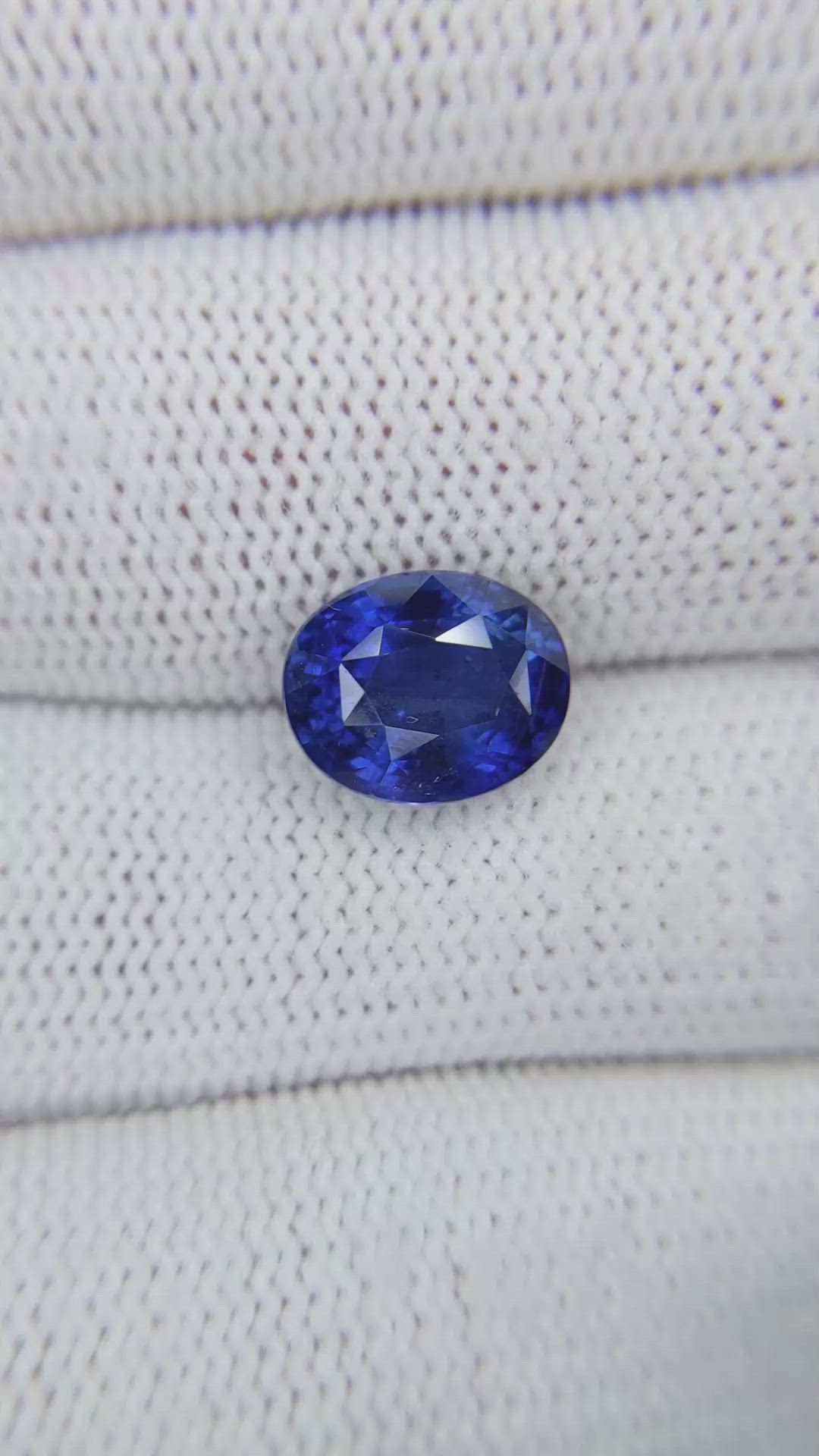 5.09 Ct. Blue Sapphire from Ceylon (Sri Lanka) Size Video