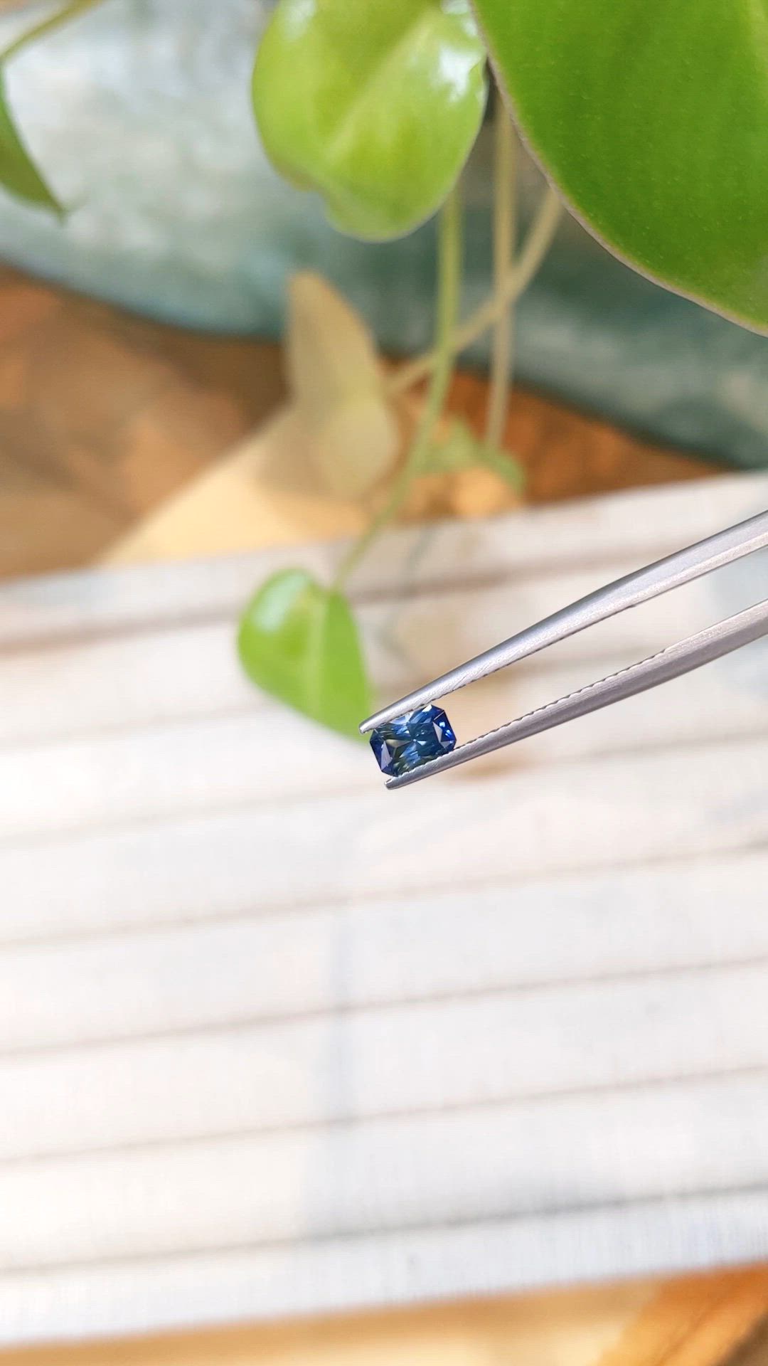 0.50 Ct. Bi Color Sapphire from Montana Size Video