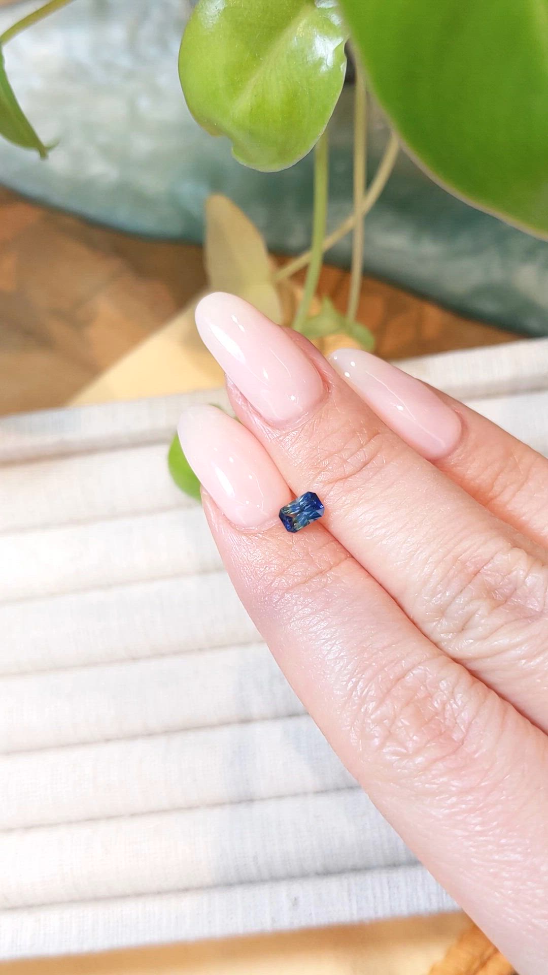 0.50 Ct. Bi Color Sapphire from Montana Size Video