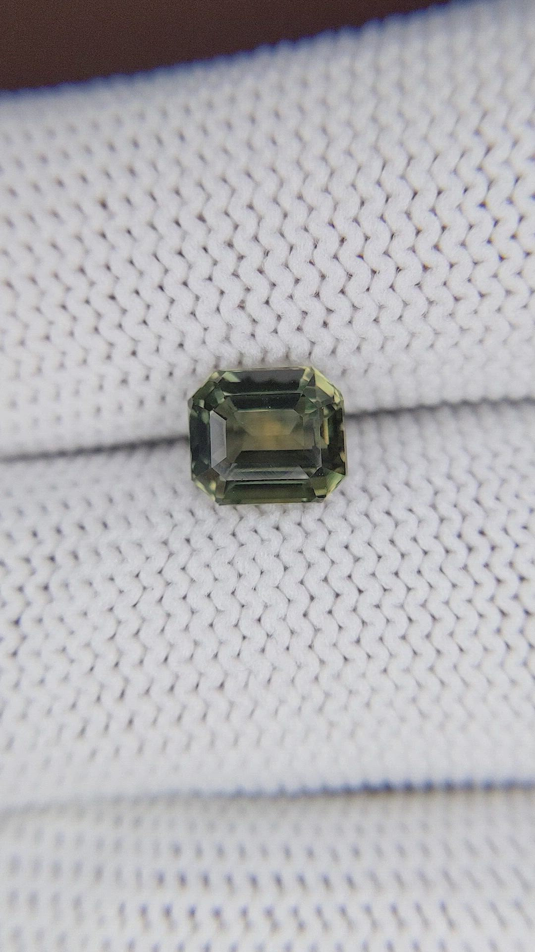 2.03 Ct. Yellowish Green Sapphire from Ceylon (Sri Lanka) Size Video