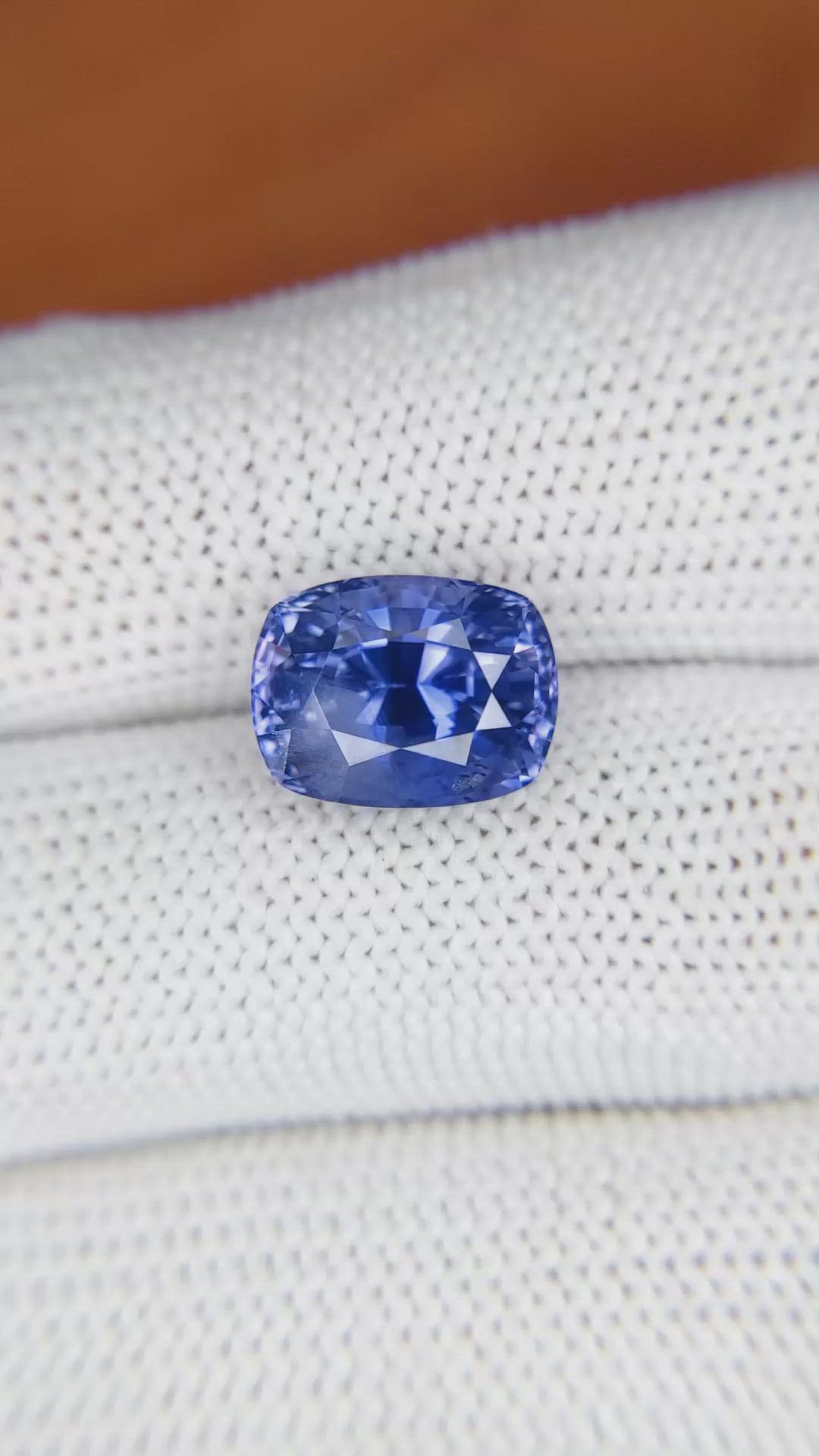 7.04 Ct. Purplish Blue Sapphire from Ceylon (Sri Lanka) Size Video