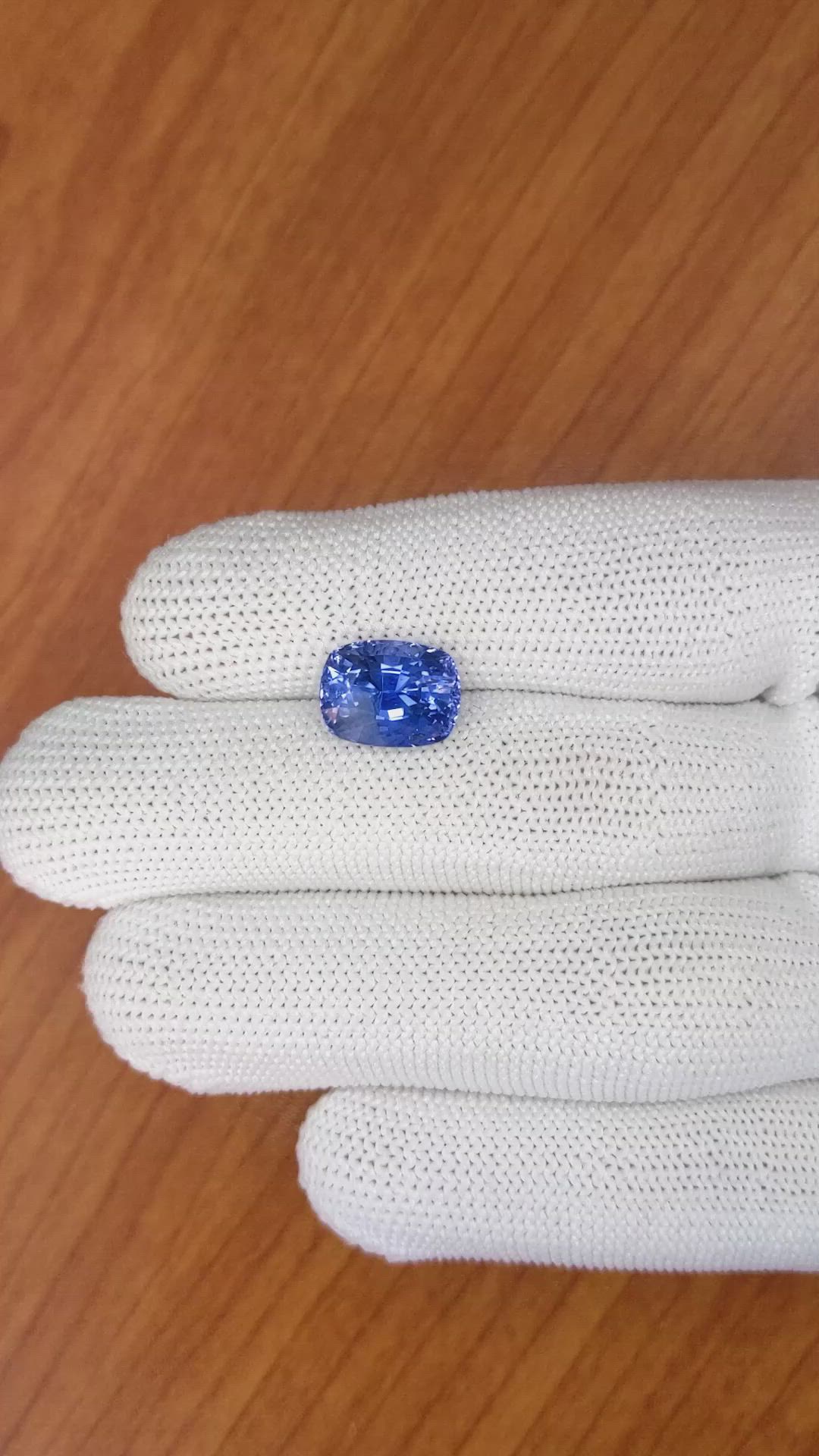 7.04 Ct. Purplish Blue Sapphire from Ceylon (Sri Lanka) Size Video