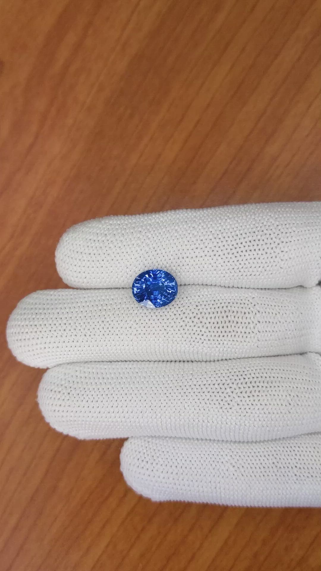 5.64 Ct. Blue Sapphire from Ceylon (Sri Lanka) Size Video