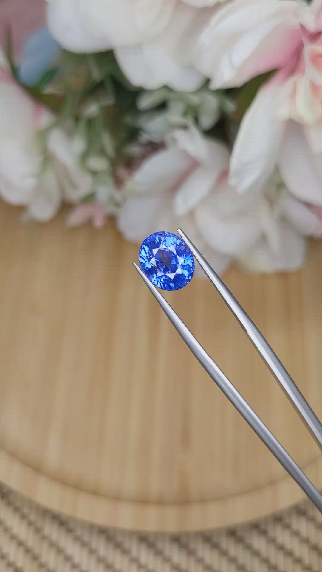 5.64 Ct. Blue Sapphire from Ceylon (Sri Lanka) Size Video
