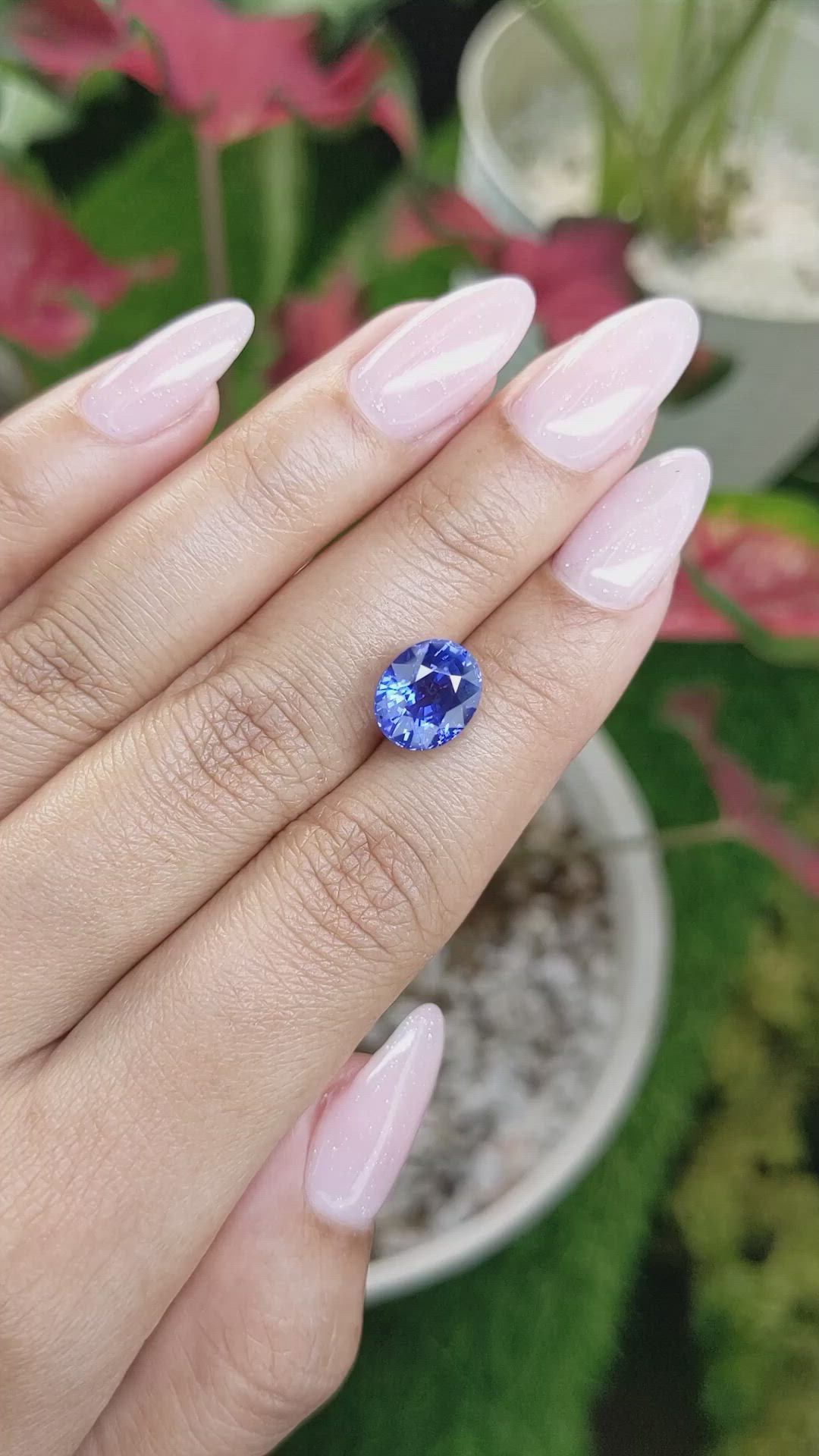 5.64 Ct. Blue Sapphire from Ceylon (Sri Lanka) Size Video