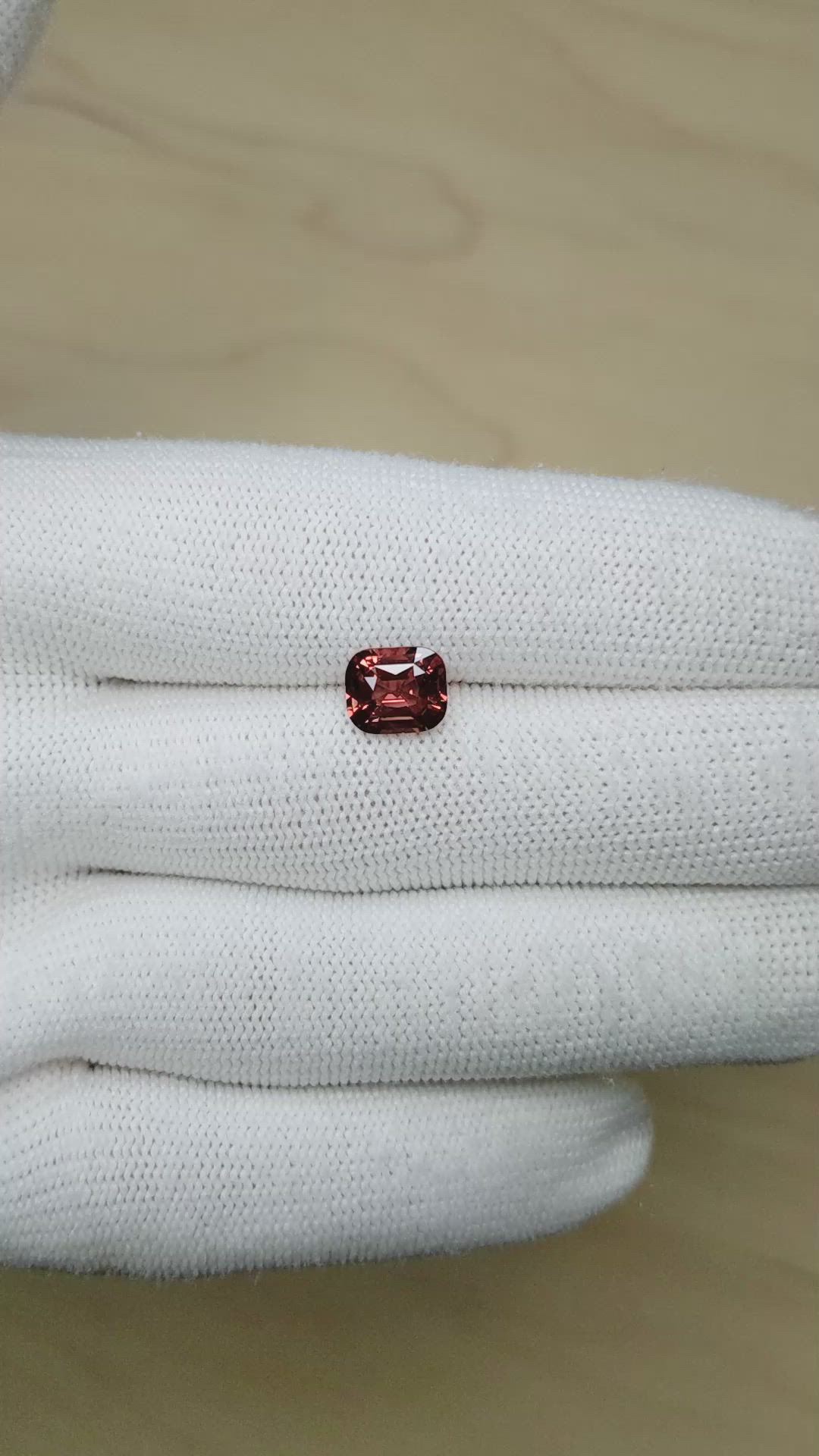 2.51 Ct. Padparadscha Sapphire from Ceylon (Sri Lanka) Size Video