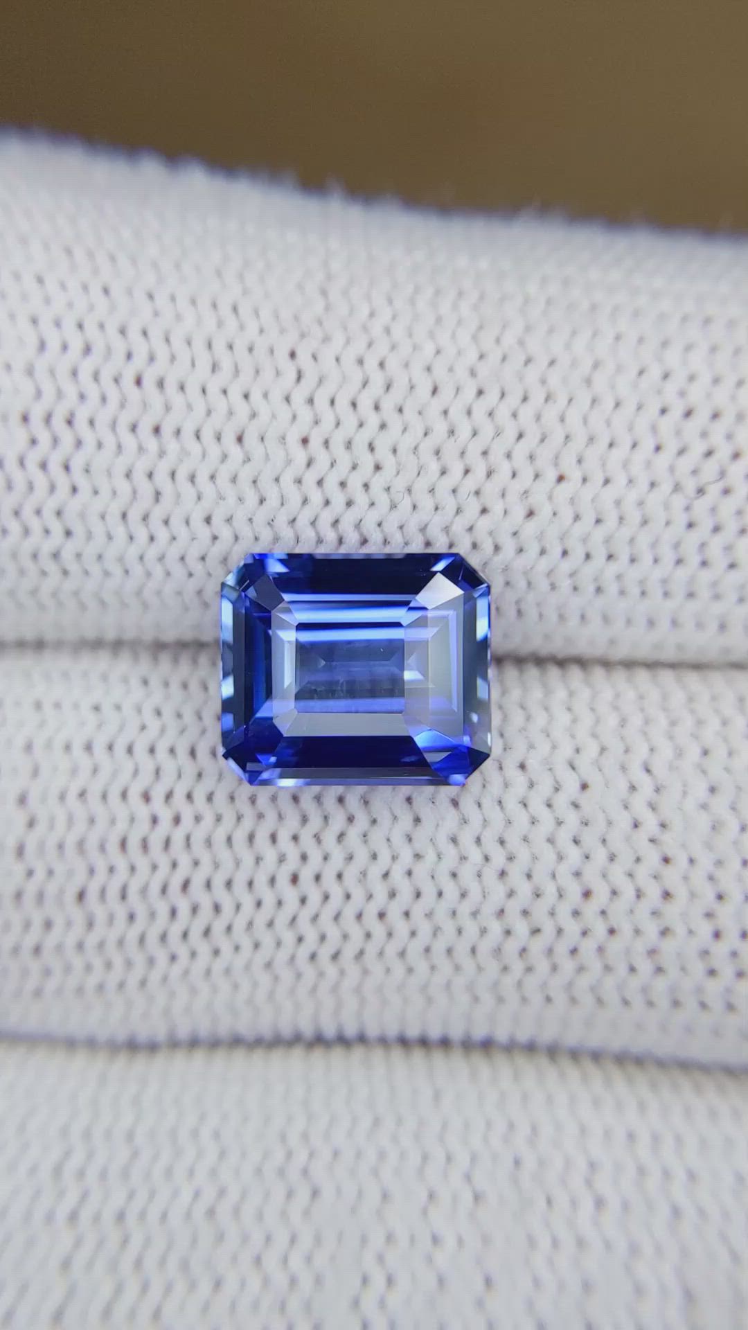 5.59 Ct. Blue Sapphire from Ceylon (Sri Lanka) Size Video