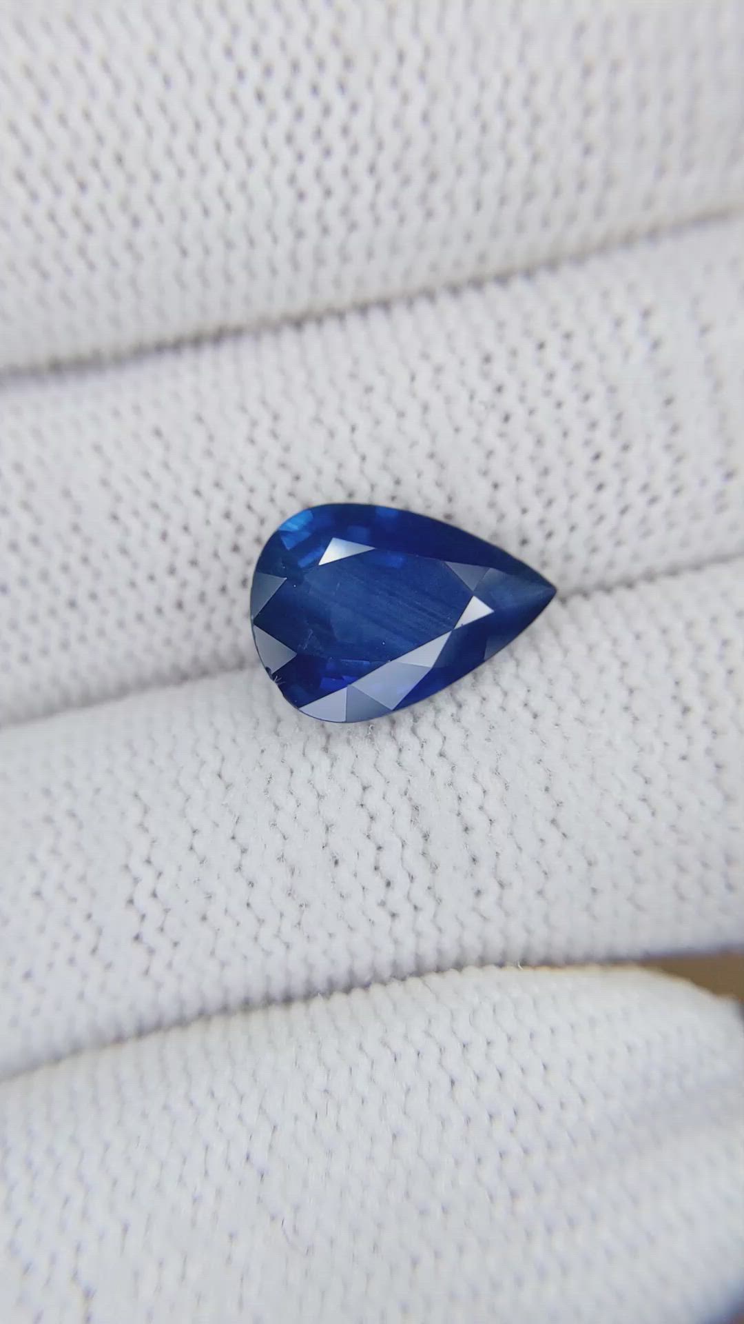 3.95 Ct. Blue Sapphire from Ceylon (Sri Lanka) Size Video