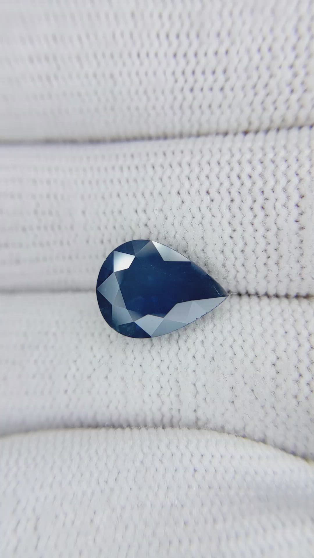 4.69 Ct. Blue Sapphire from Ceylon (Sri Lanka) Size Video