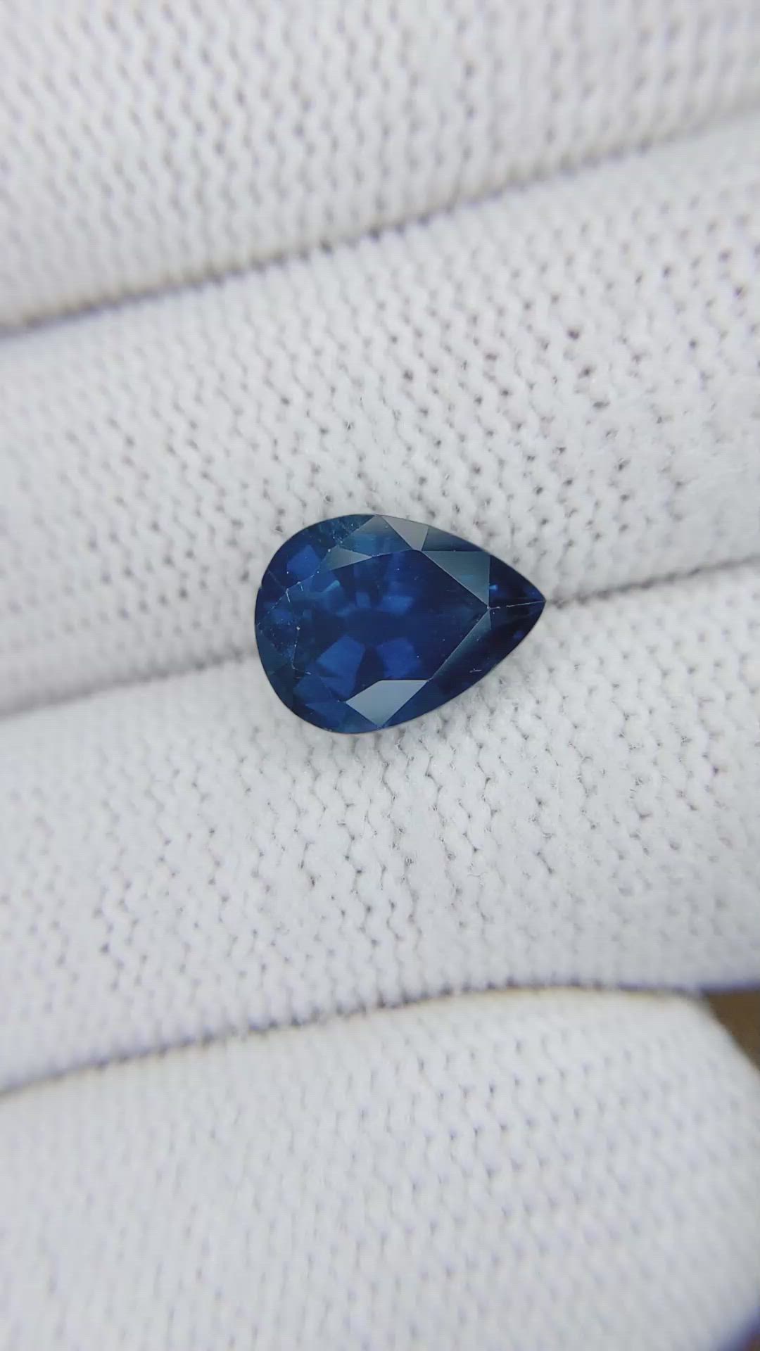 3.83 Ct. Blue Sapphire from Ceylon (Sri Lanka) Size Video