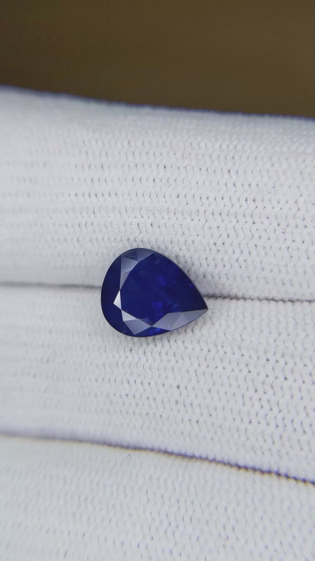 2.67 Ct. Blue Sapphire from Ceylon (Sri Lanka) Size Video