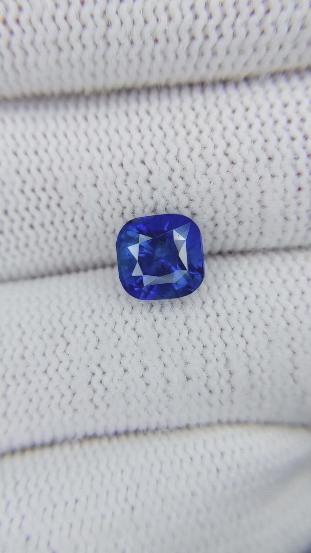 2.34 Ct. Blue Sapphire from Ceylon (Sri Lanka) Size Video