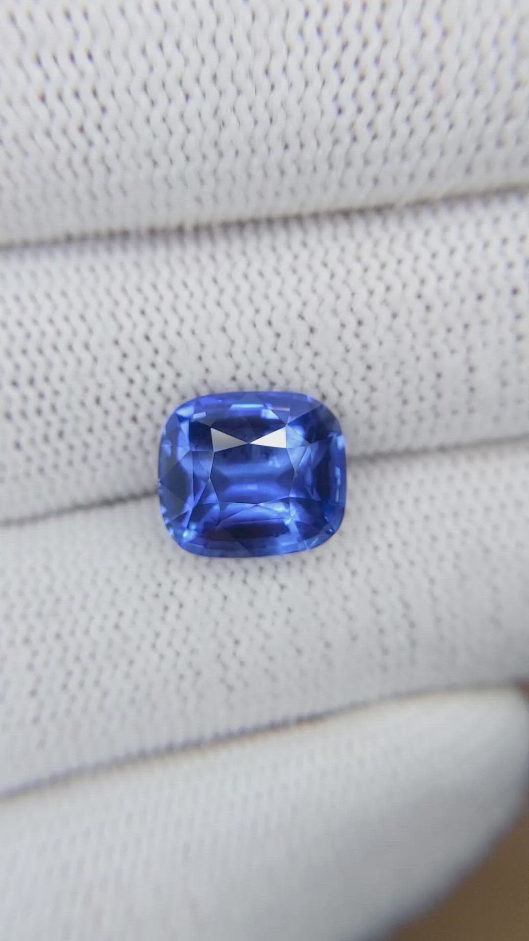 7.01 Ct. Blue Sapphire from Ceylon (Sri Lanka) Size Video